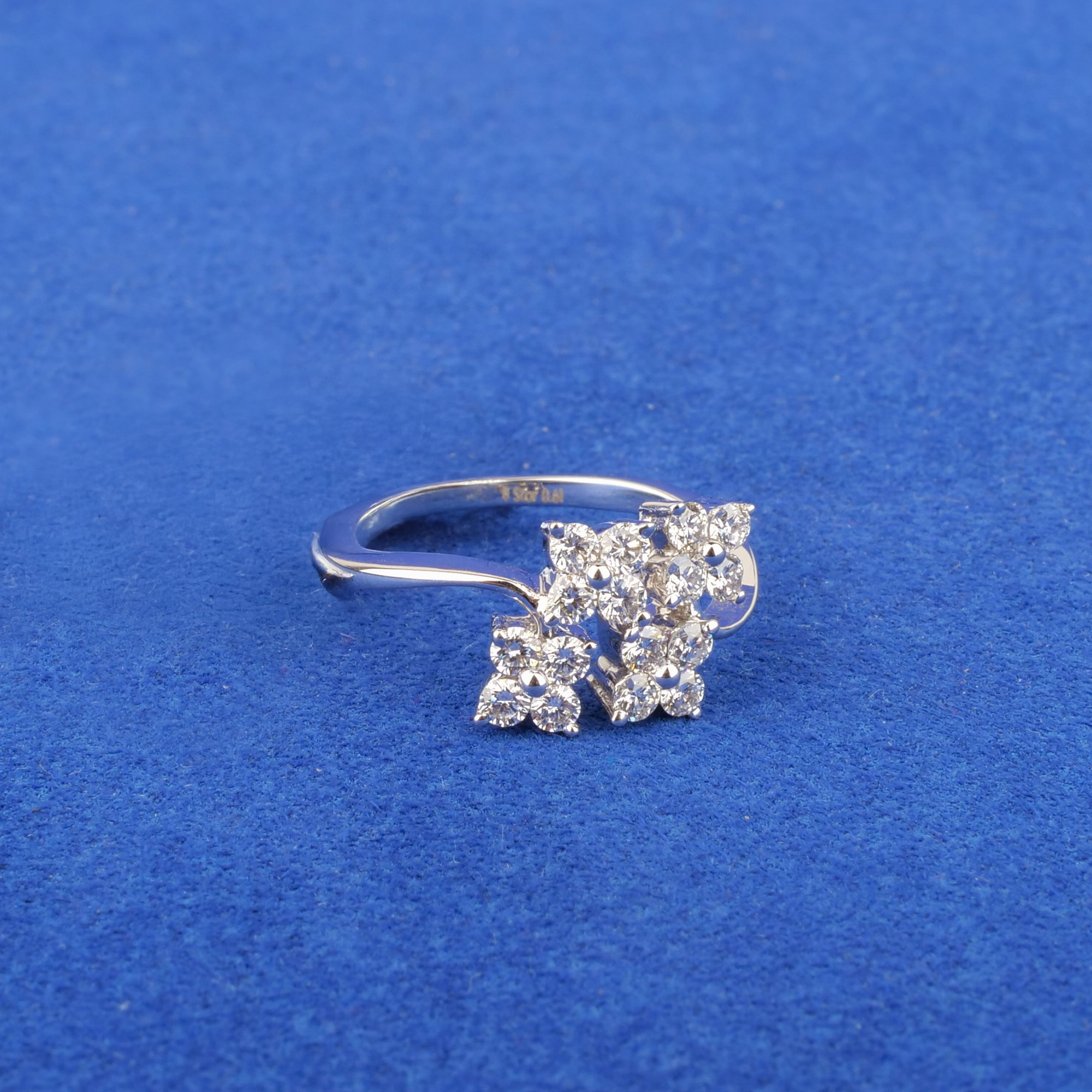 18K White Gold Diamond Ring