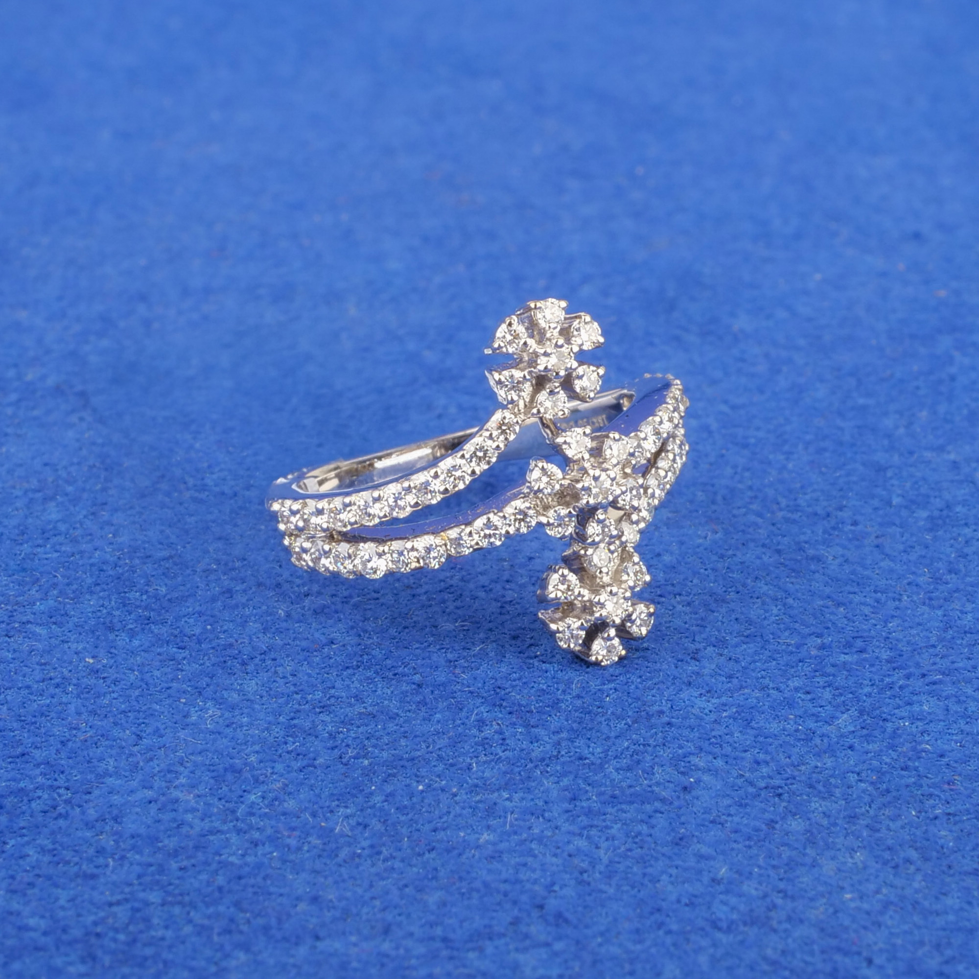 18K White Gold Diamond Ring