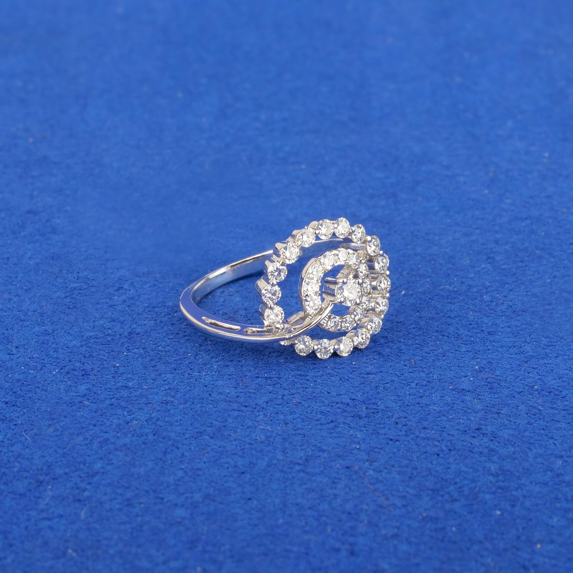 18K White Gold Diamond Ring