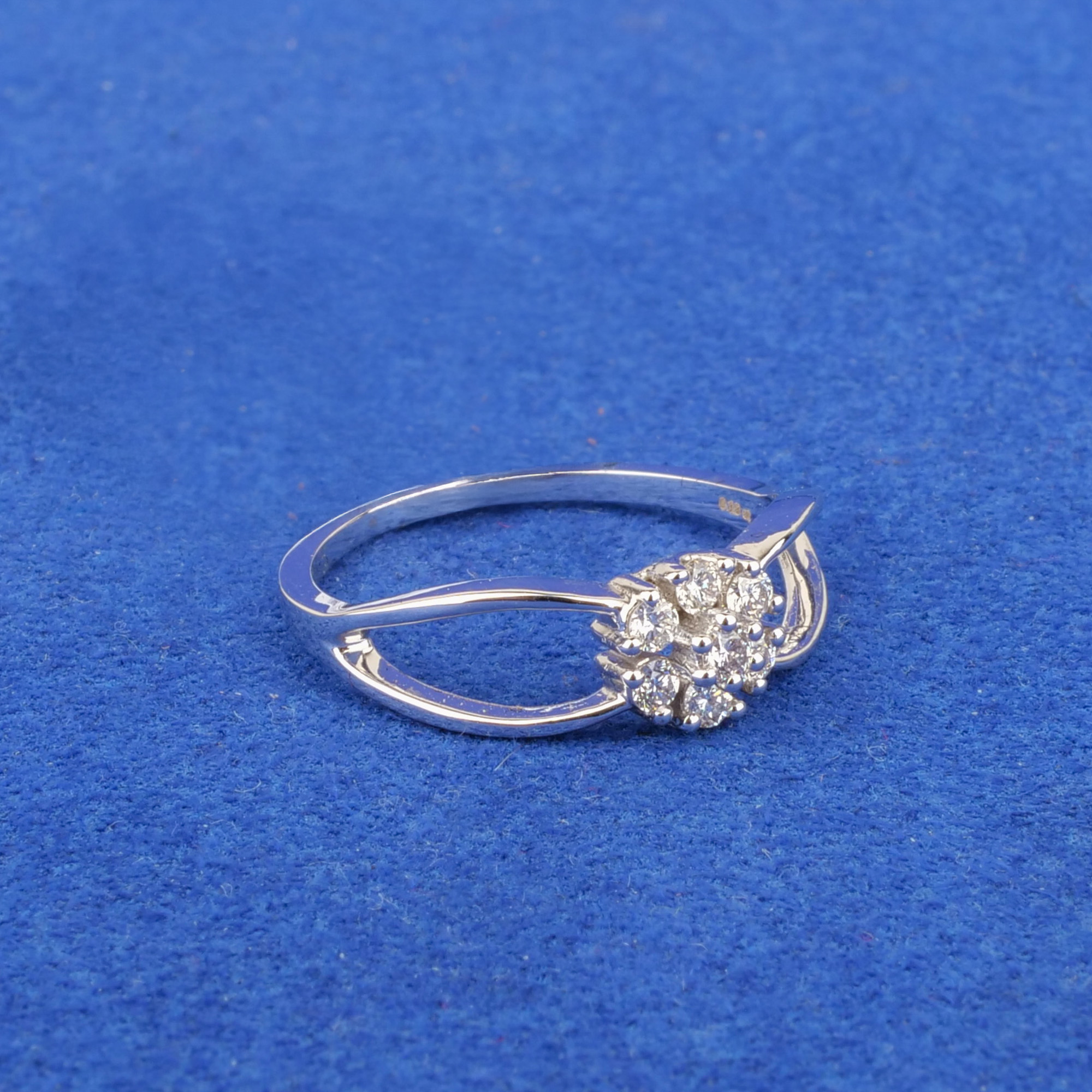 18K White Gold Diamond Ring