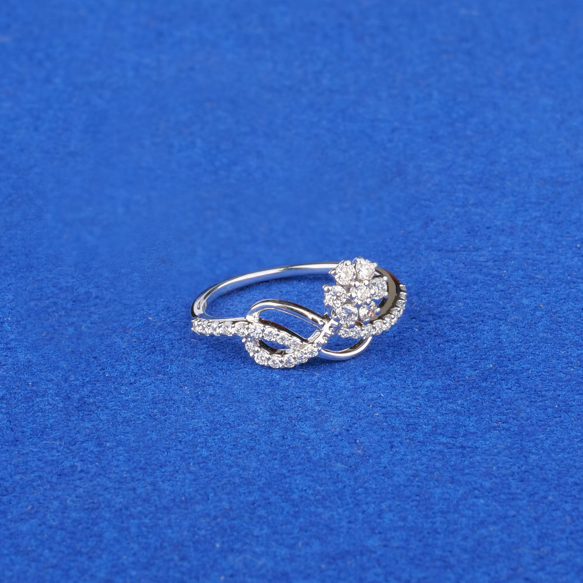18K White Gold Diamond Ring