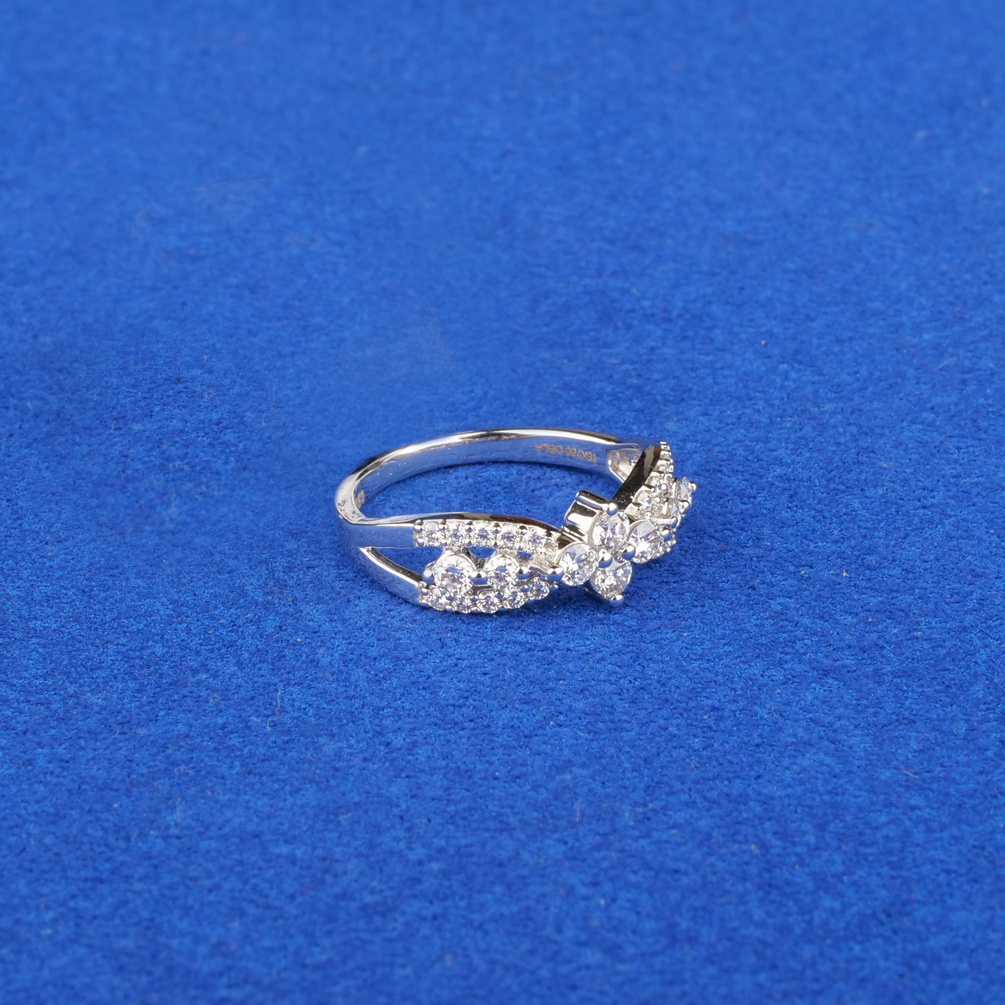 18K White Gold Diamond Ring