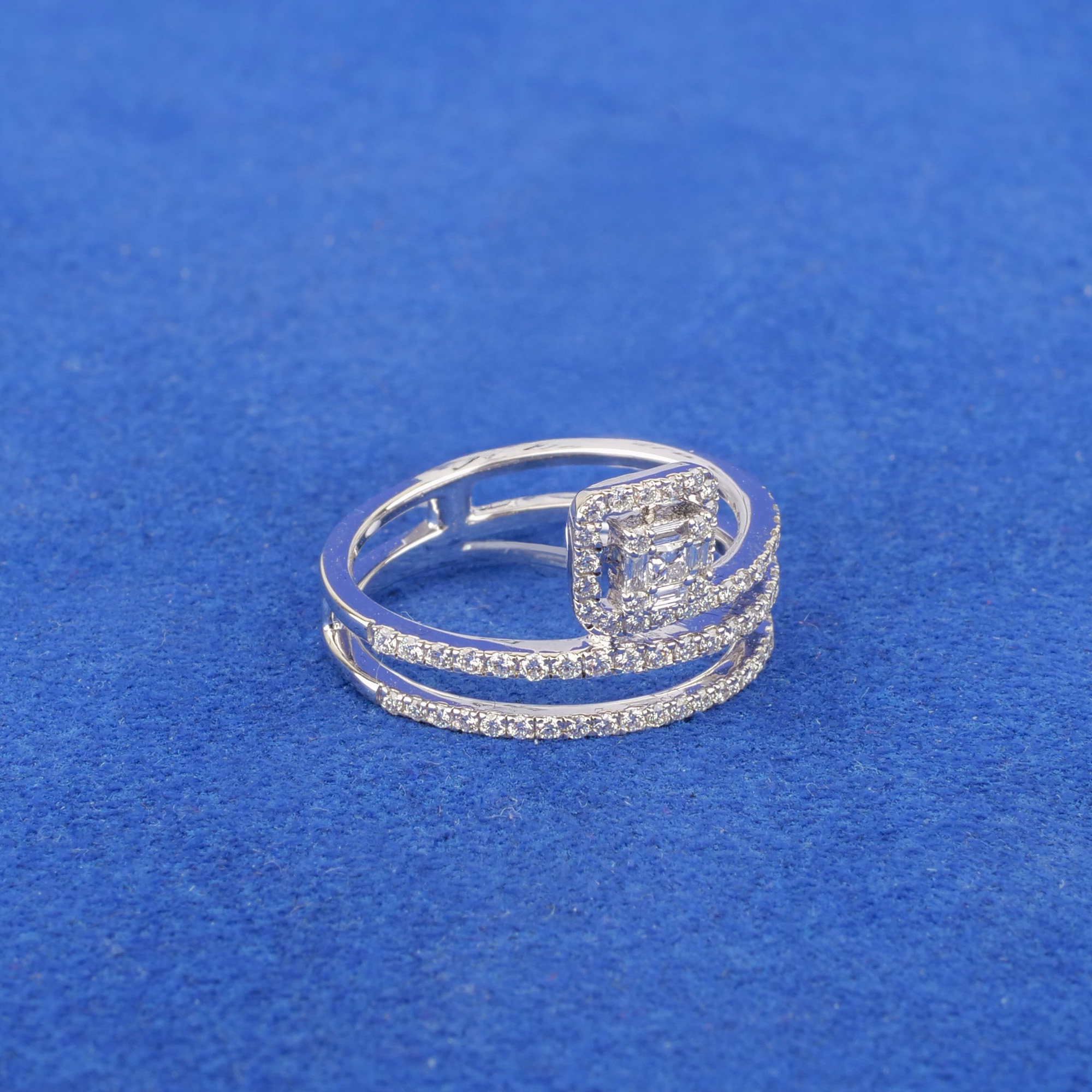 18K White Gold Diamond Ring
