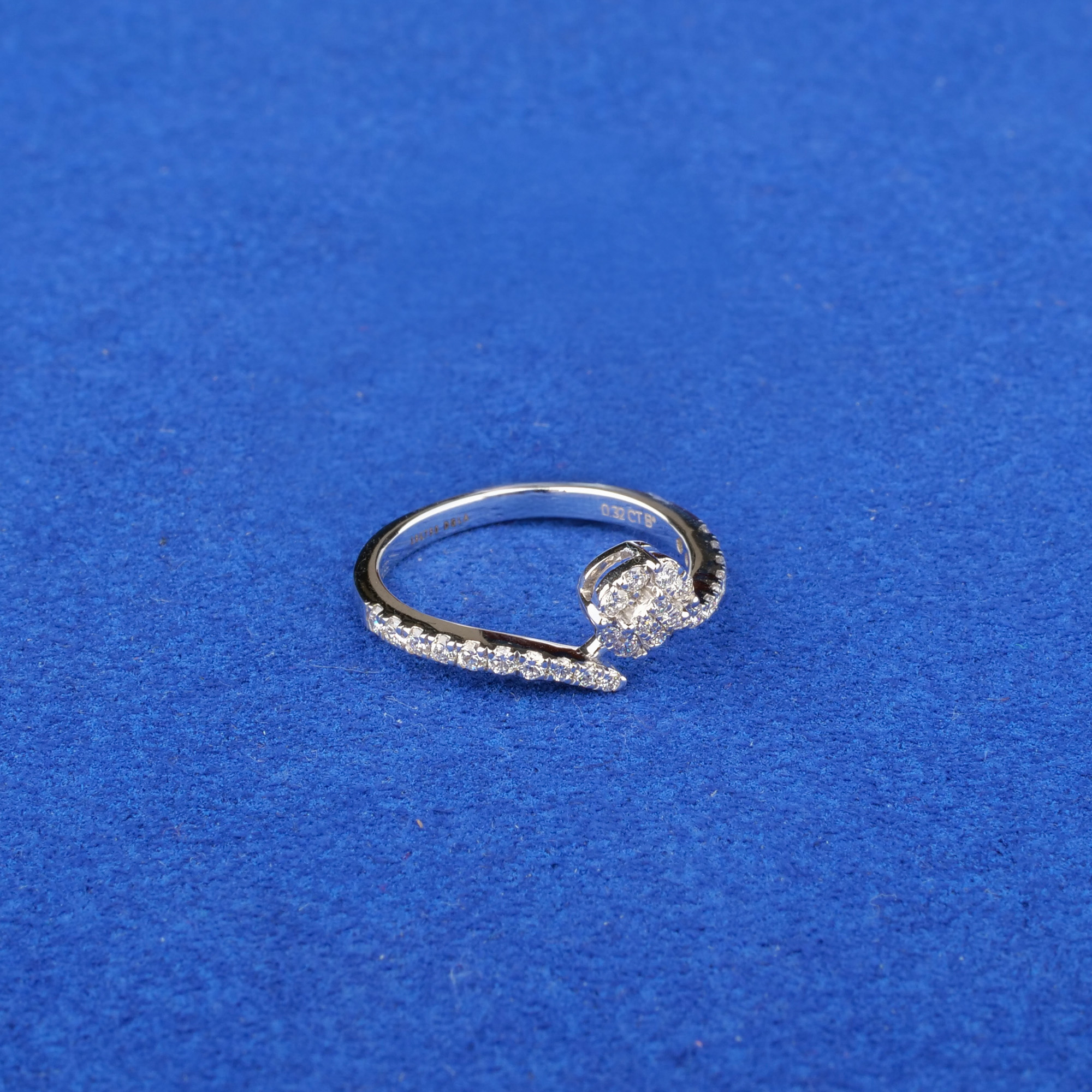 18K White Gold Diamond Ring
