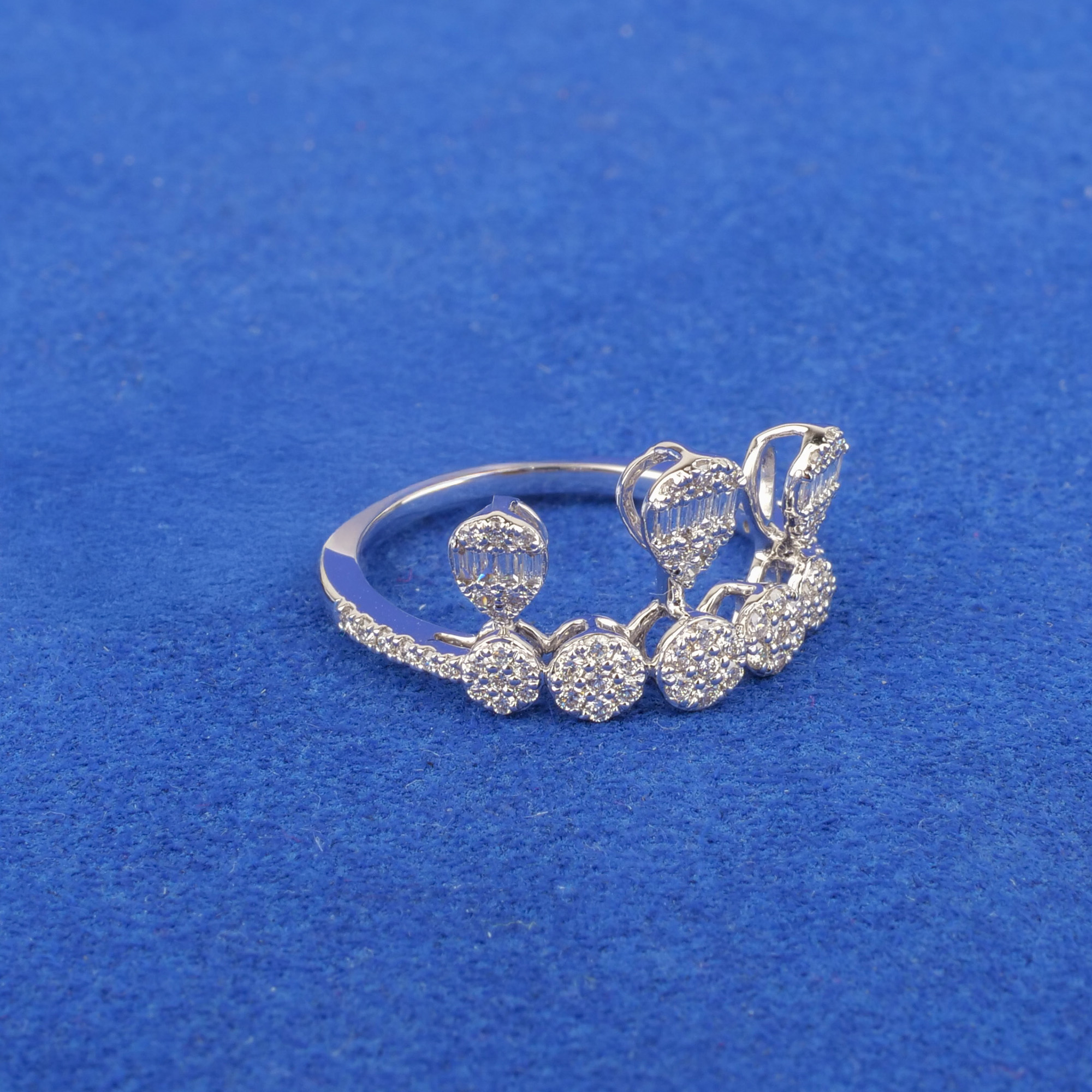 18K White Gold Diamond Ring