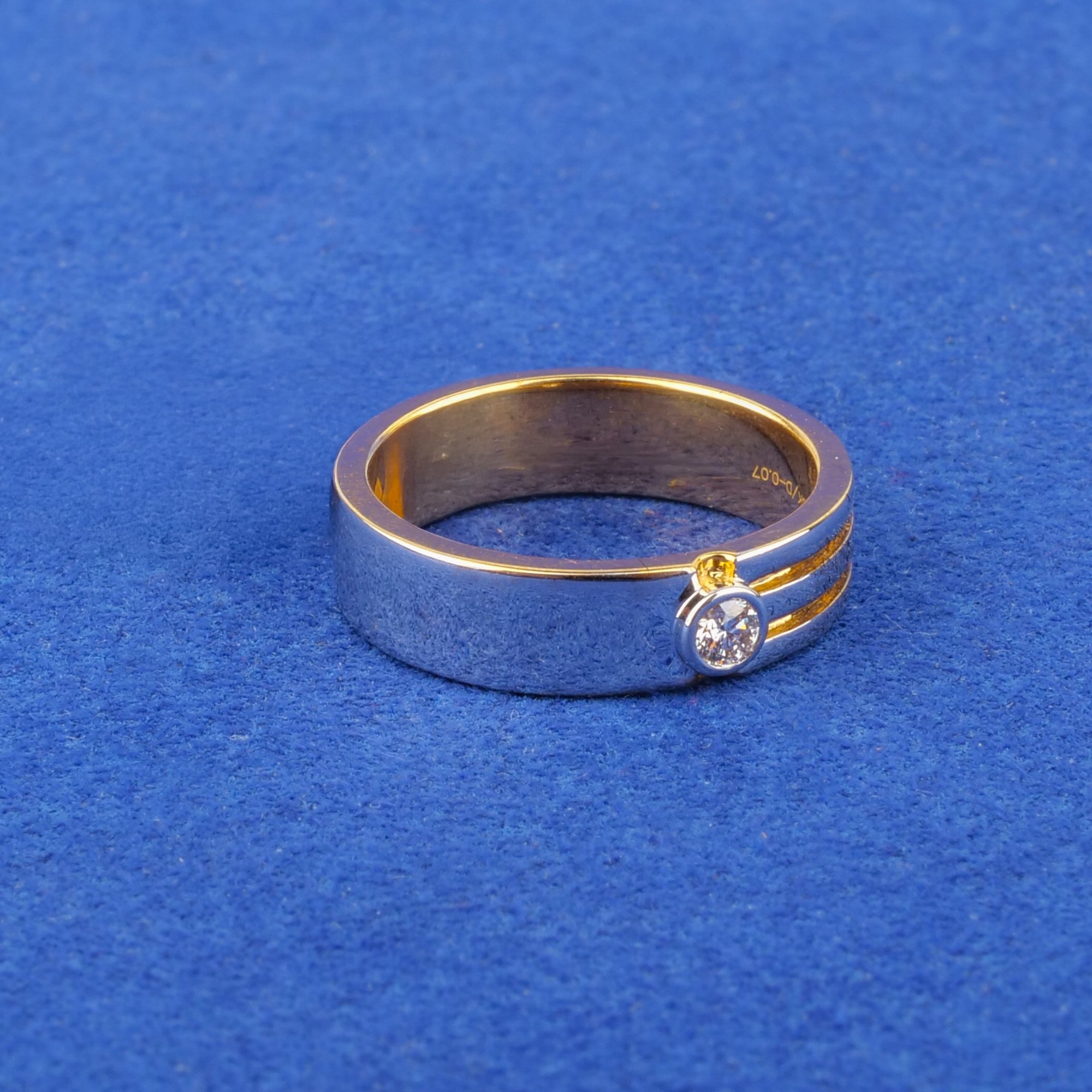 18K White Gold & Yellow Gold Diamond Ring