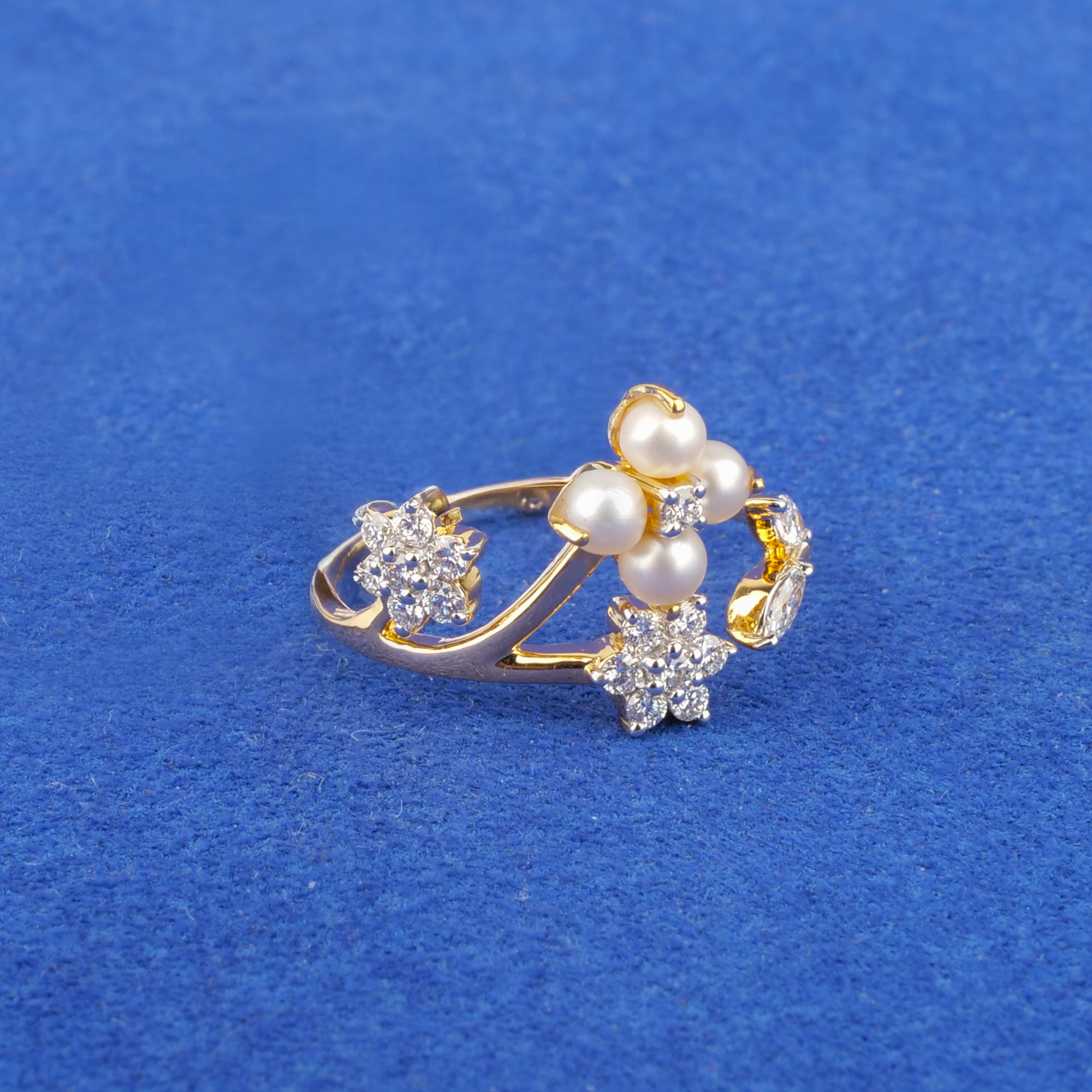 18K Yellow Gold Diamond Pearl Ring