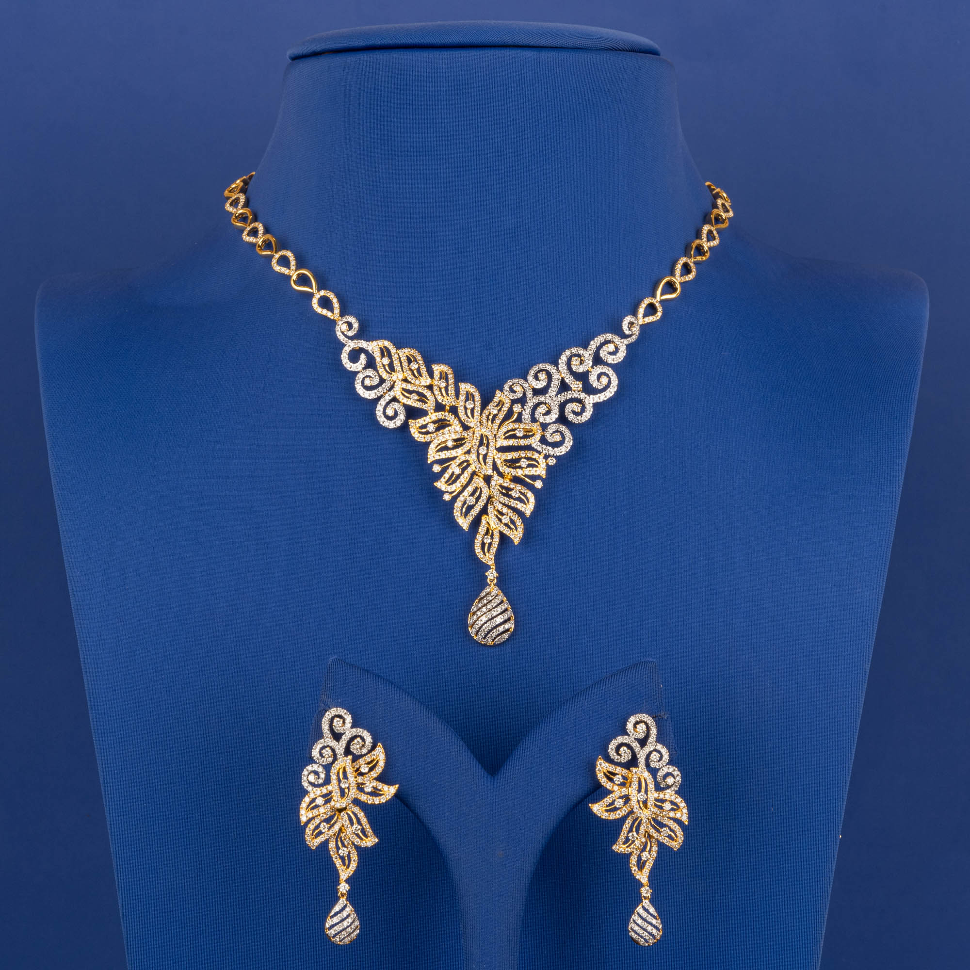 Handmade 18K yellow Gold Diamond Necklace and Earrings Set