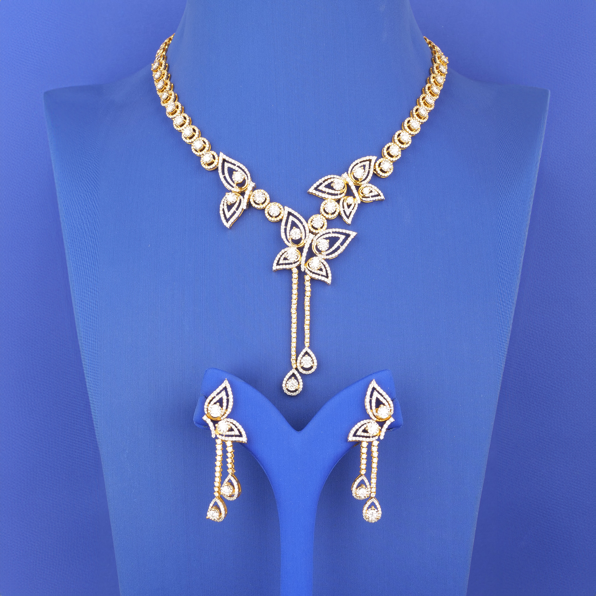 Handmade 18K yellow Gold Diamond Necklace and Earrings Set