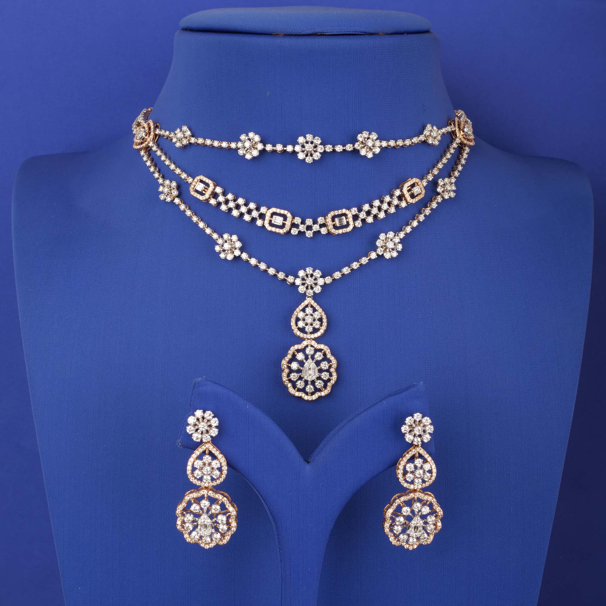 Rose Gold Elegance: 18K Diamond Necklace and Earring Set