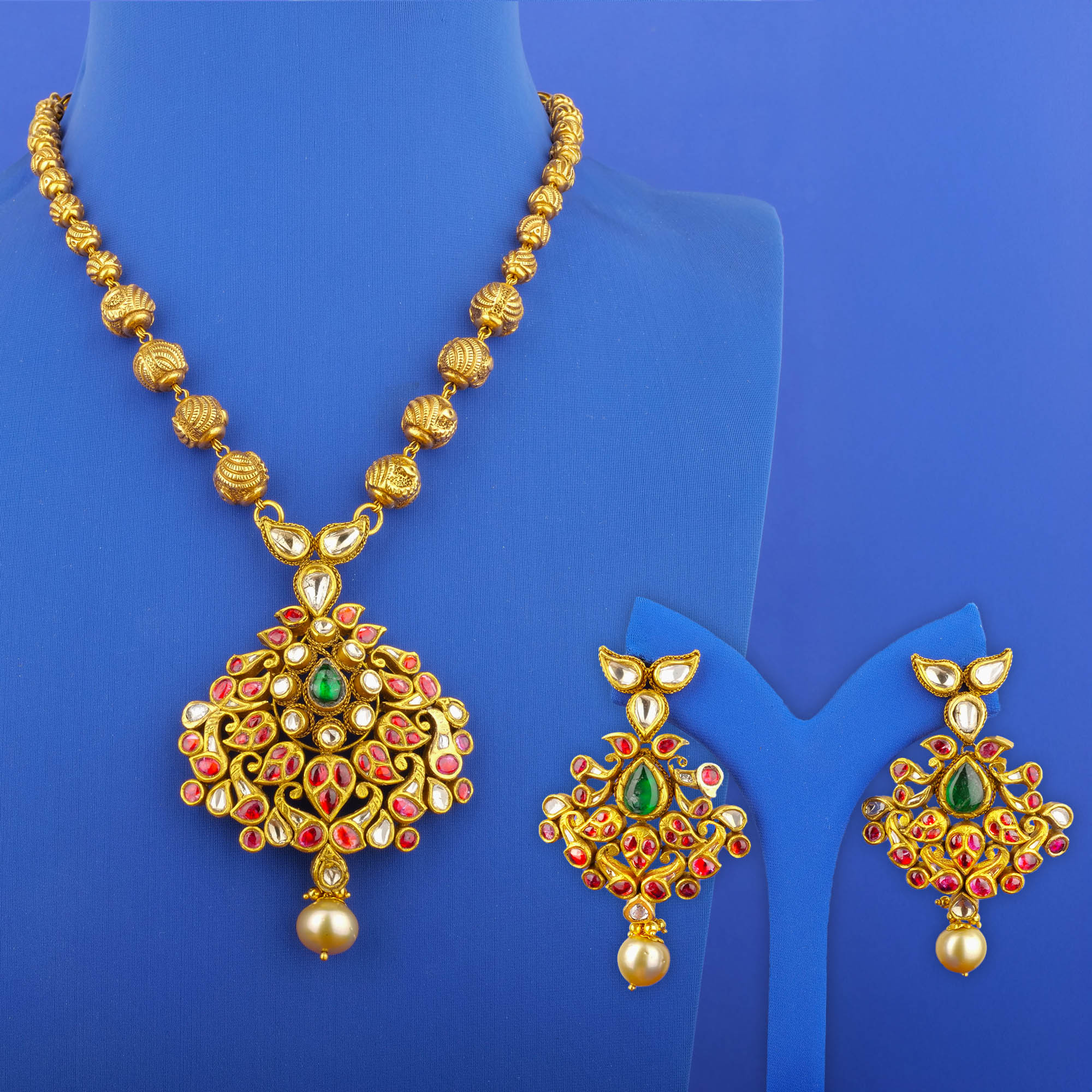 22K 'Antique' Polki Diamond Necklace and Earring Set