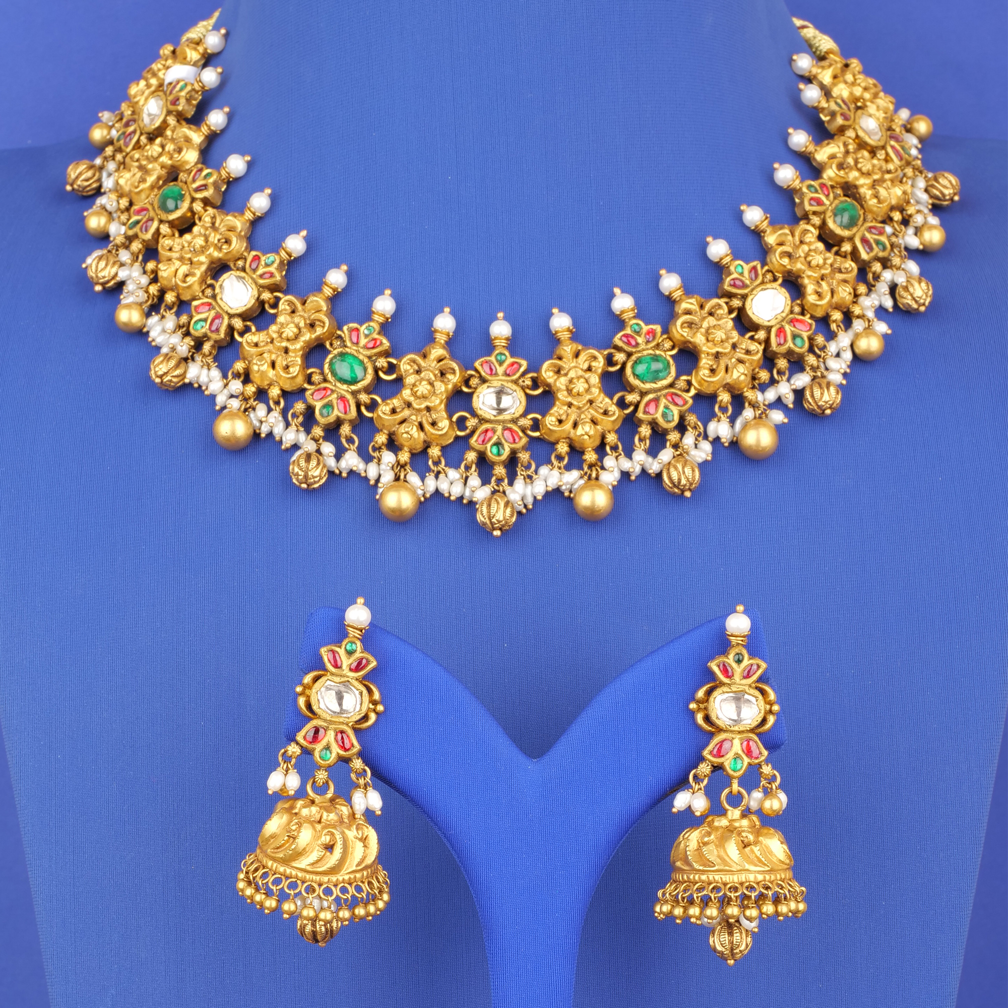 22K 'Antique' Polki Diamond Necklace and Earring Set