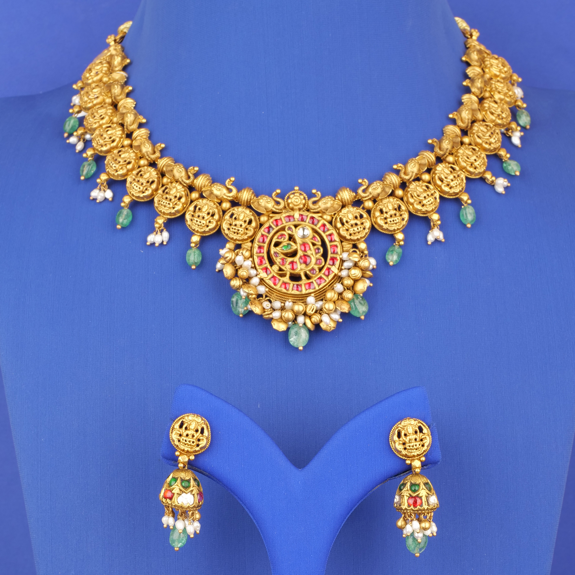 22K 'Antique' Polki Diamond Necklace and Earring Set