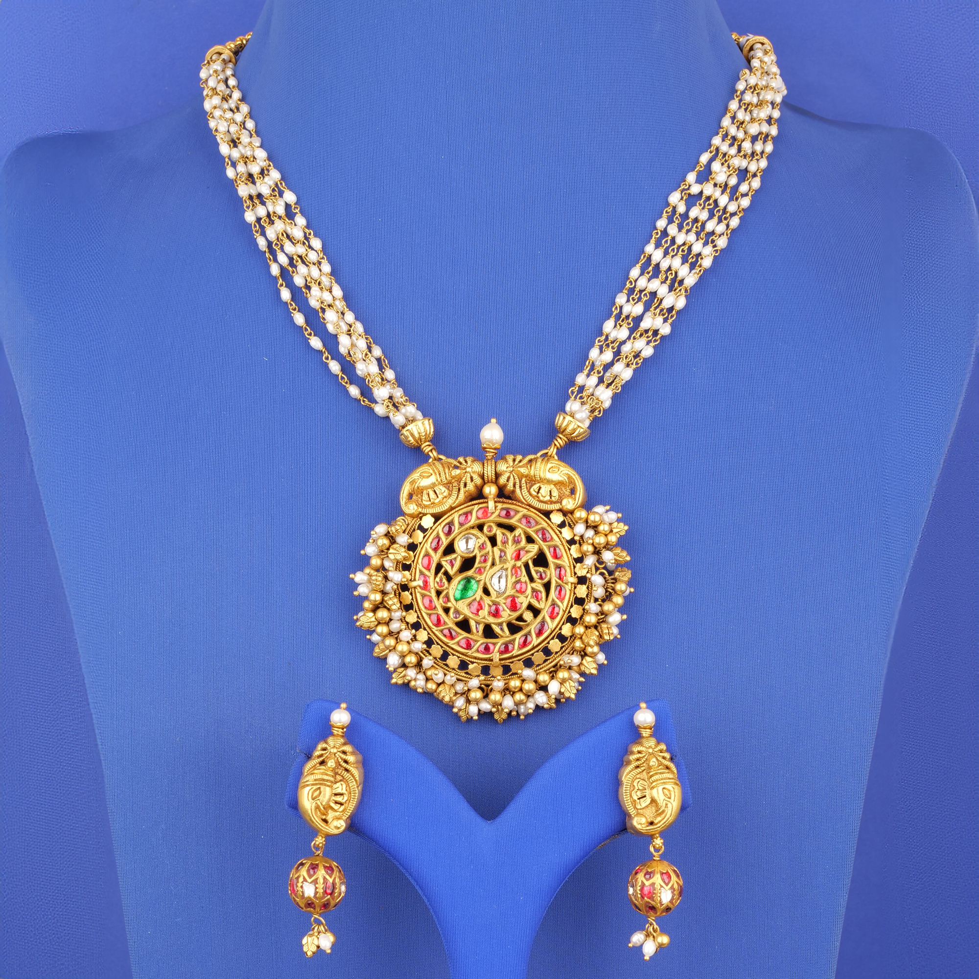 22K 'Antique' Polki Diamond Necklace and Earring Set