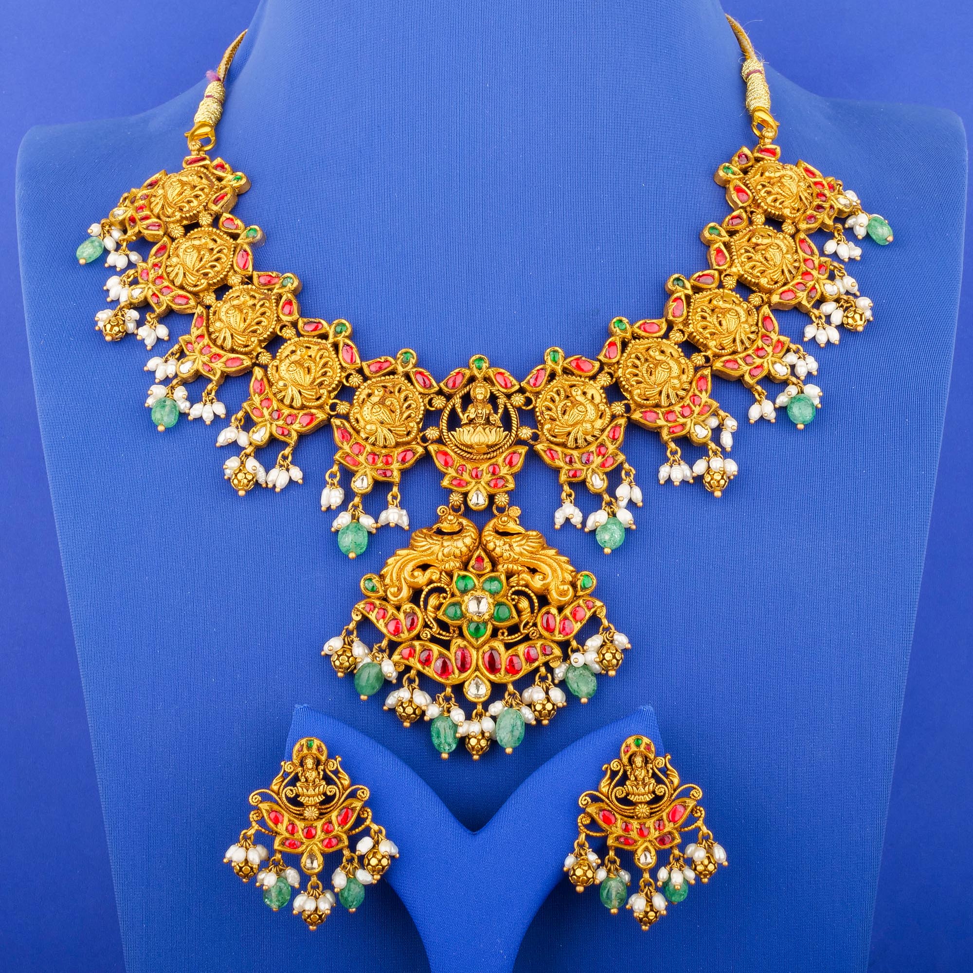 22K 'Antique' Polki Diamond Necklace and Earring Set