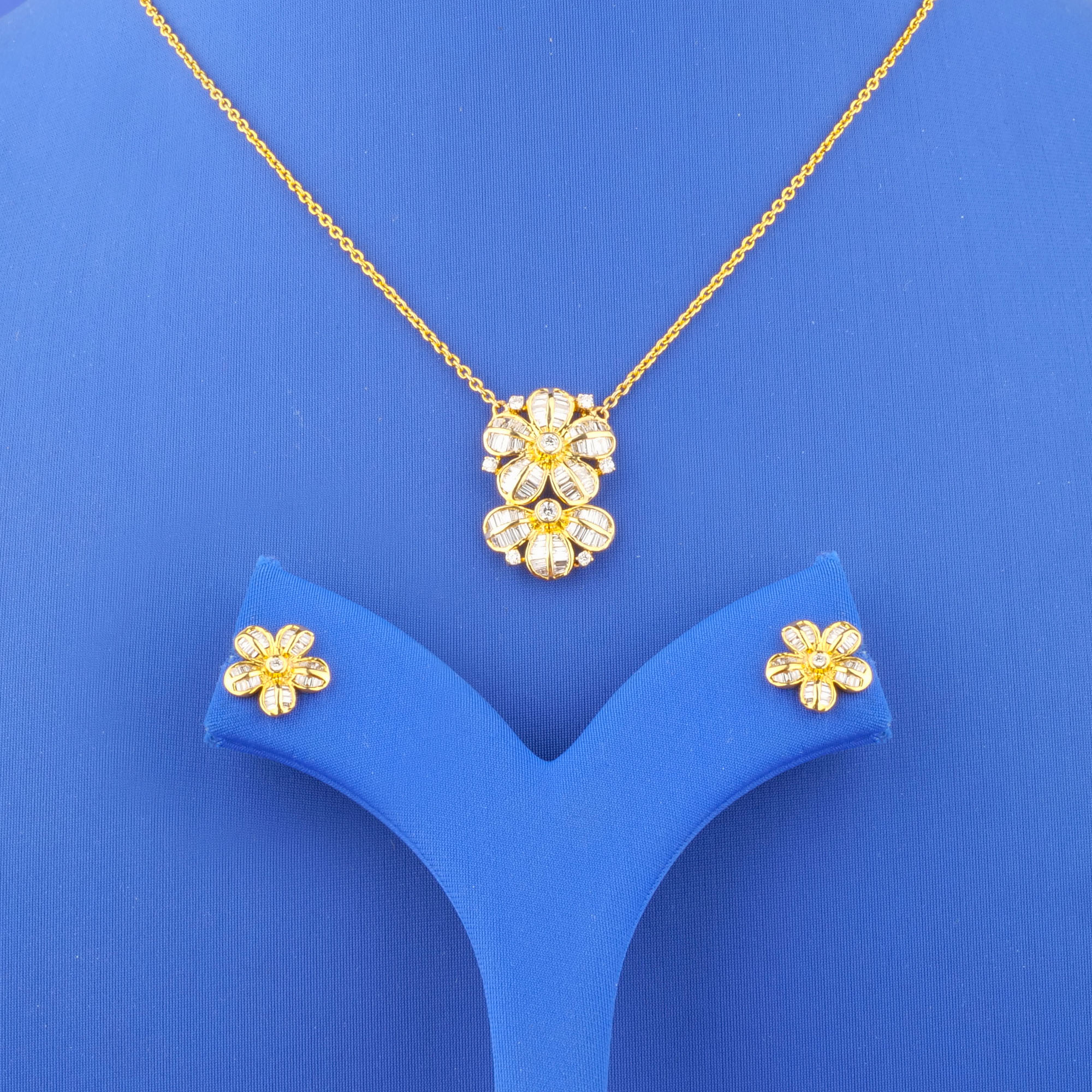 18K Yellow Gold Diamond Necklace Earring Set