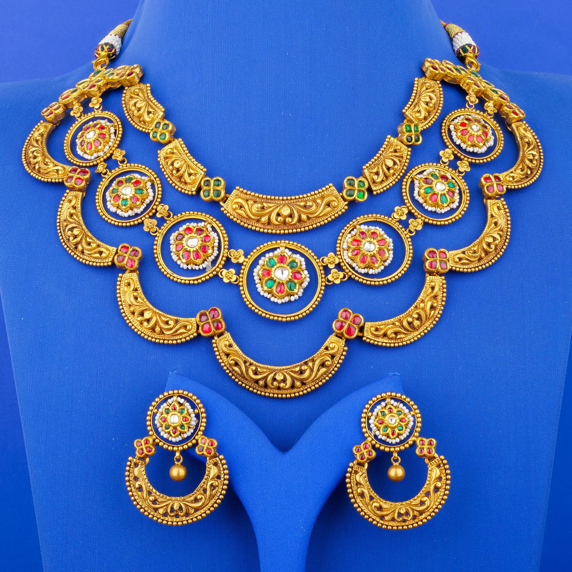 22K 'Antique' Polki Diamond Necklace and Earring Set