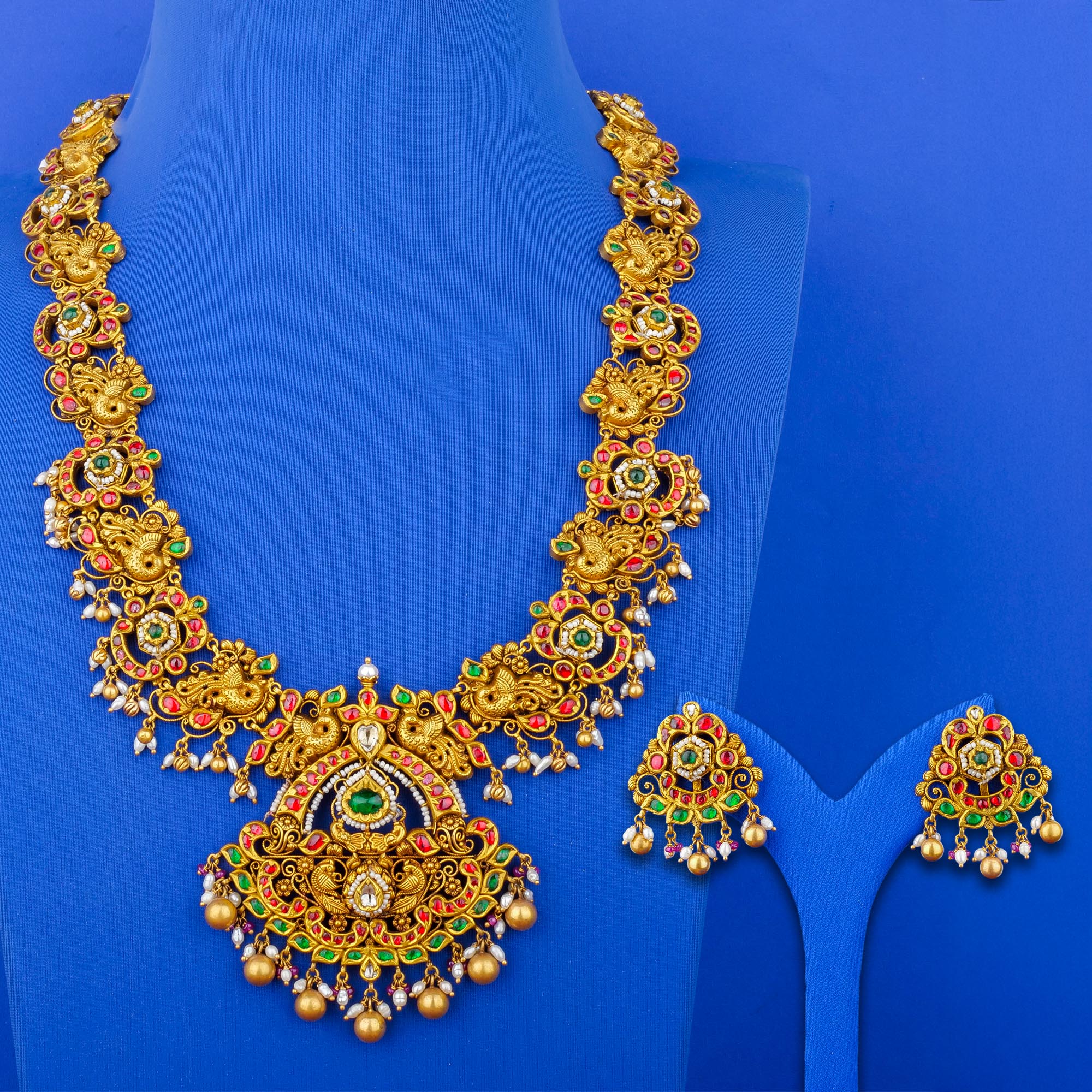 22K 'Antique' Polki Diamond Necklace and Earring Set