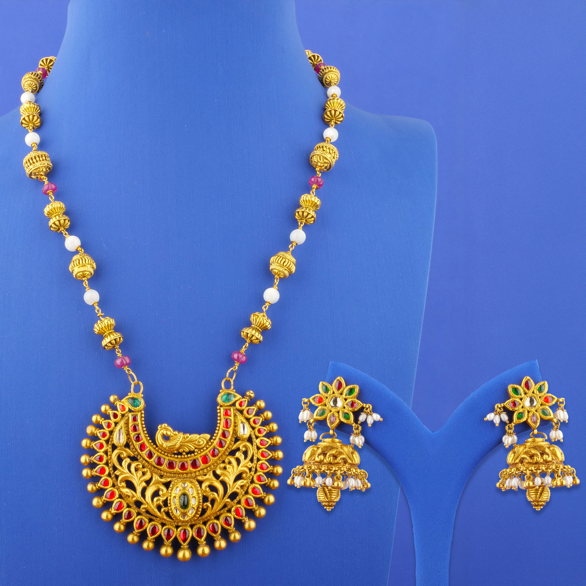 Twenty-Two Karat 'Antique' Polki Diamond Necklace and Earrings Set