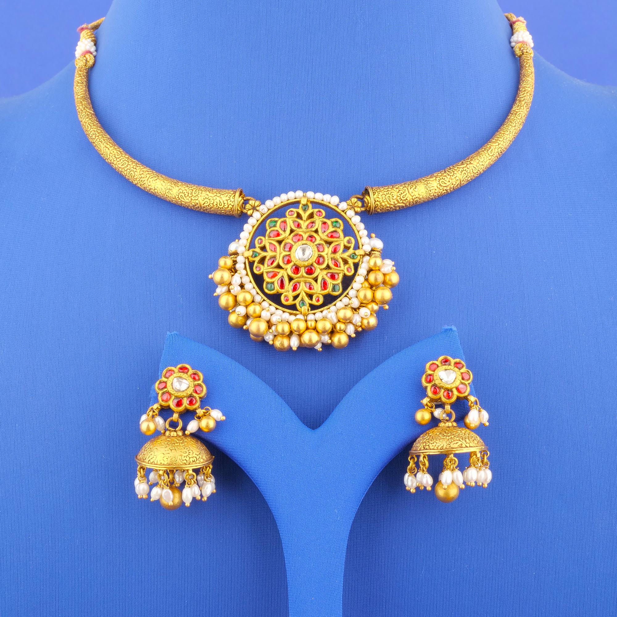 22K 'Antique' Polki Diamond Necklace and Earrings Set