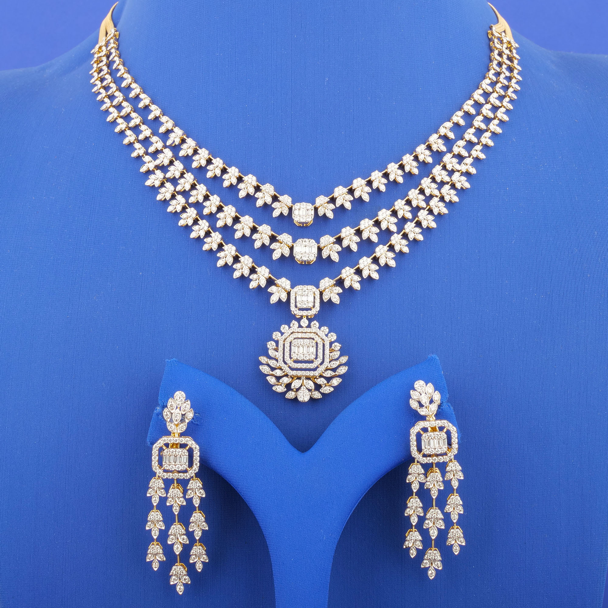 18K Yellow Gold Diamond Necklace and Earrings Set (Detachable)