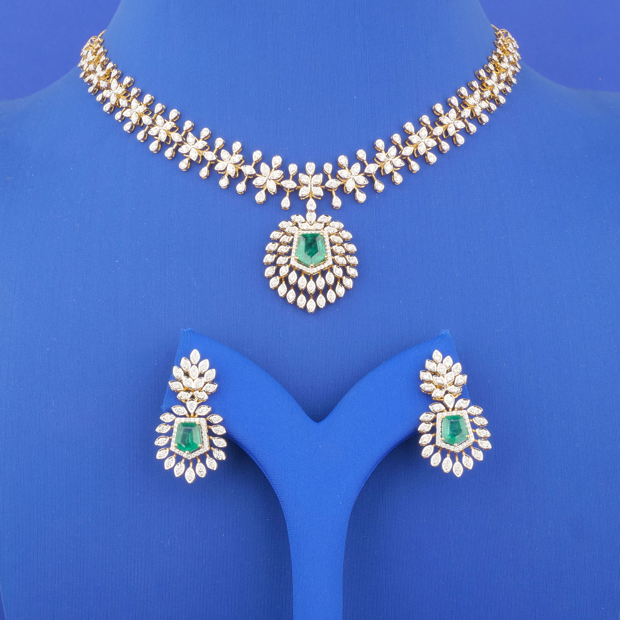 18K Yellow Gold Diamond Emerald Necklace and Earrings Set
