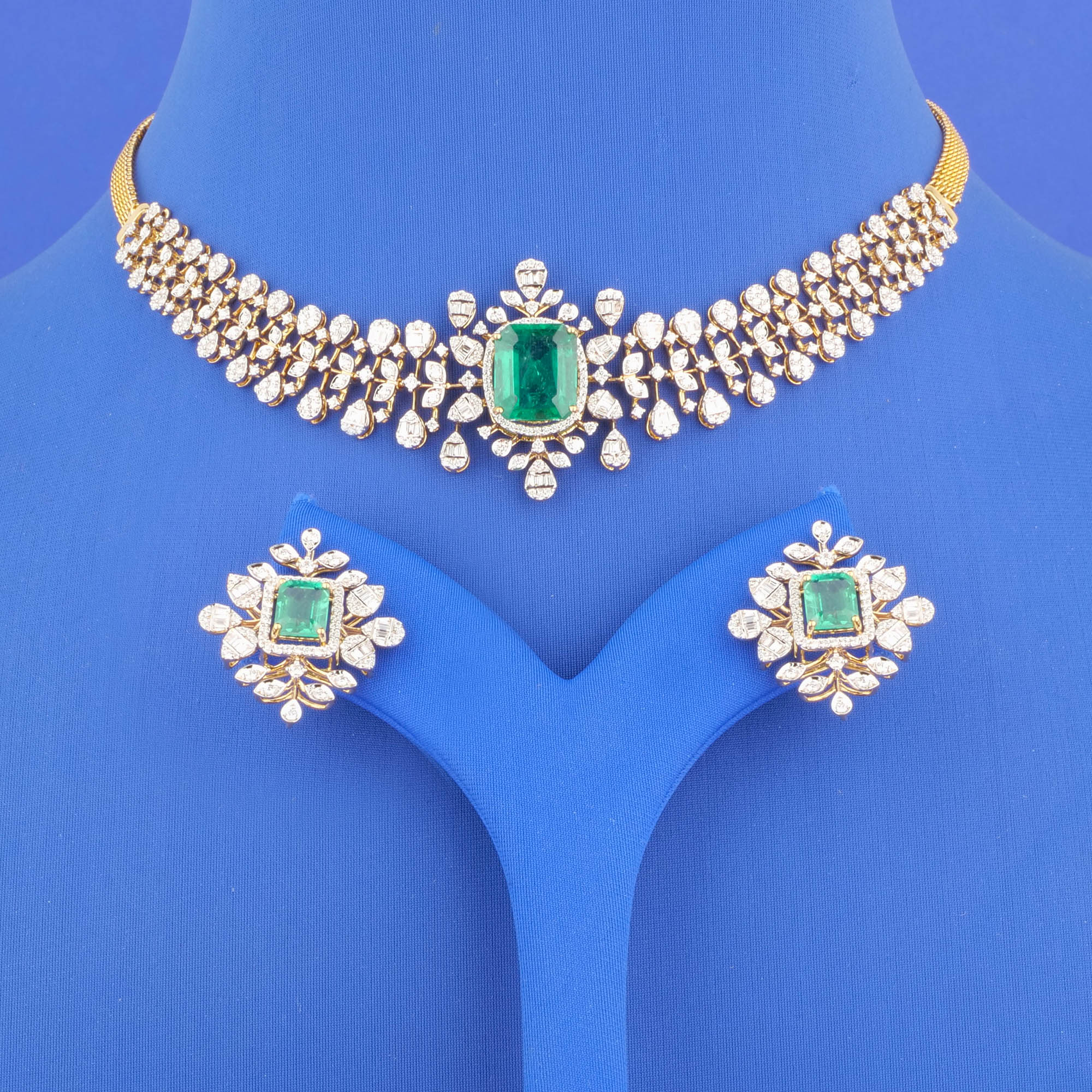 18K Yellow Gold Diamond Necklace and Earrings Set w/ Green Onyx