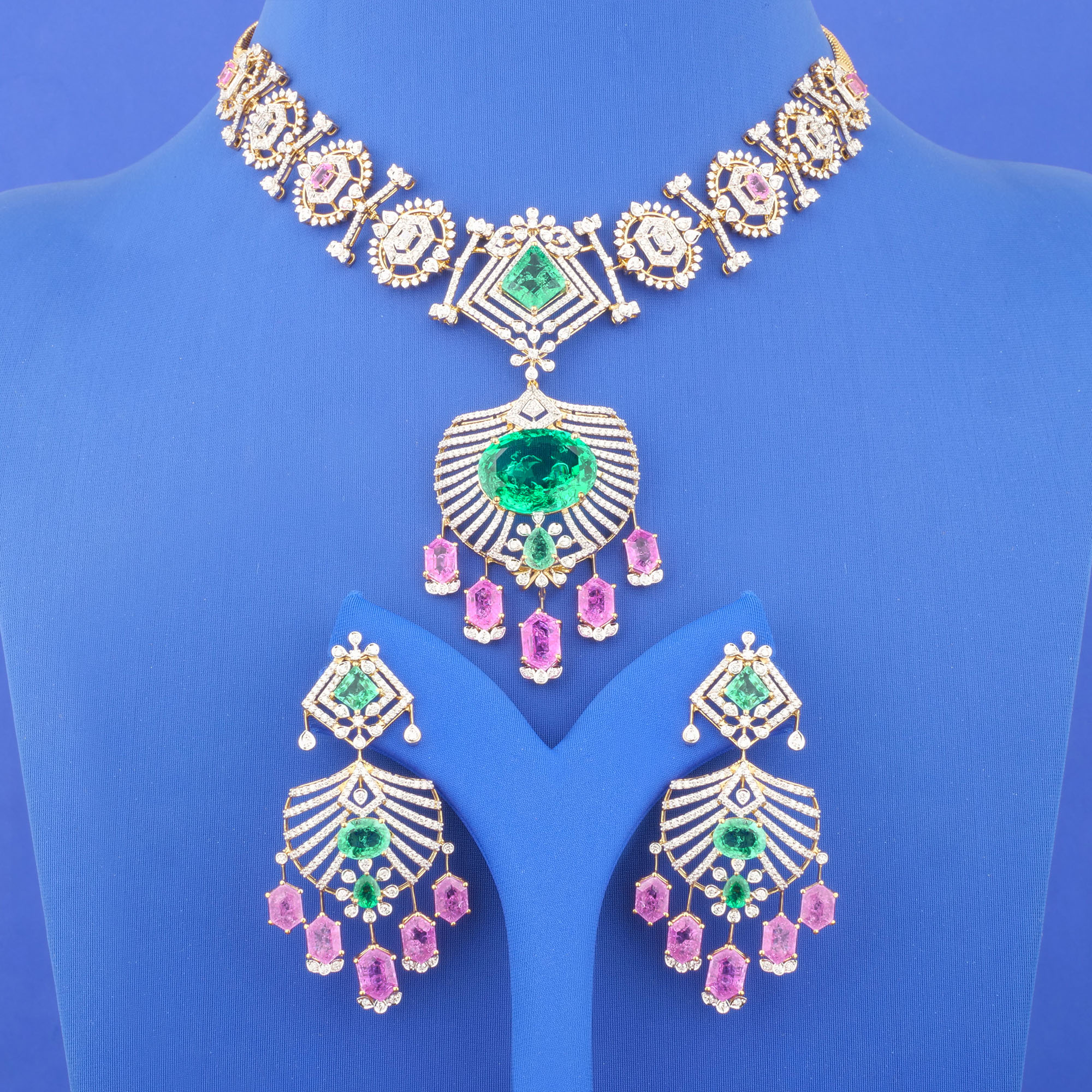 18K Yellow Gold Diamond Choker/Necklace and Earrings Set