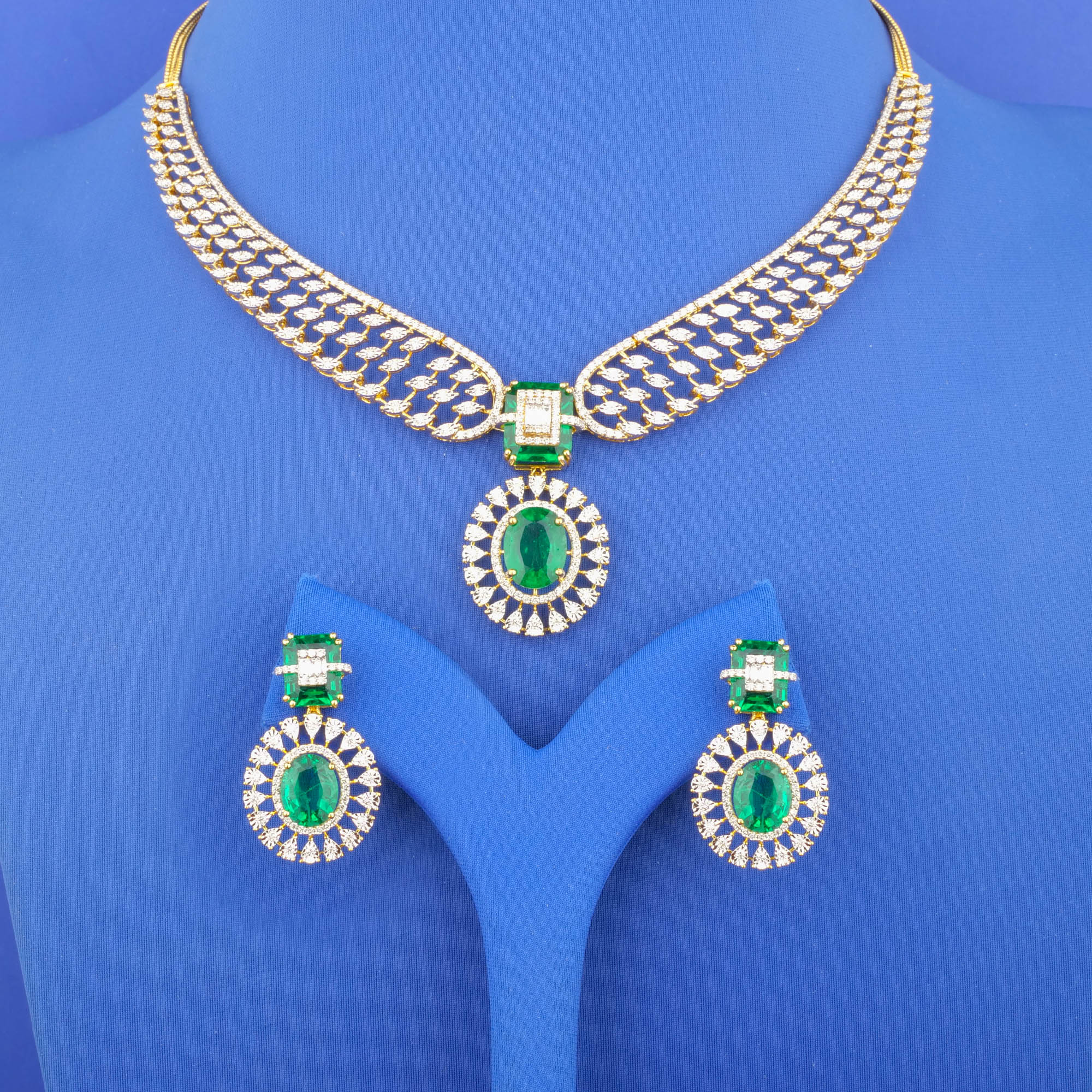 18K Yellow Gold Diamond Green Onyx Necklace and Earrings Set