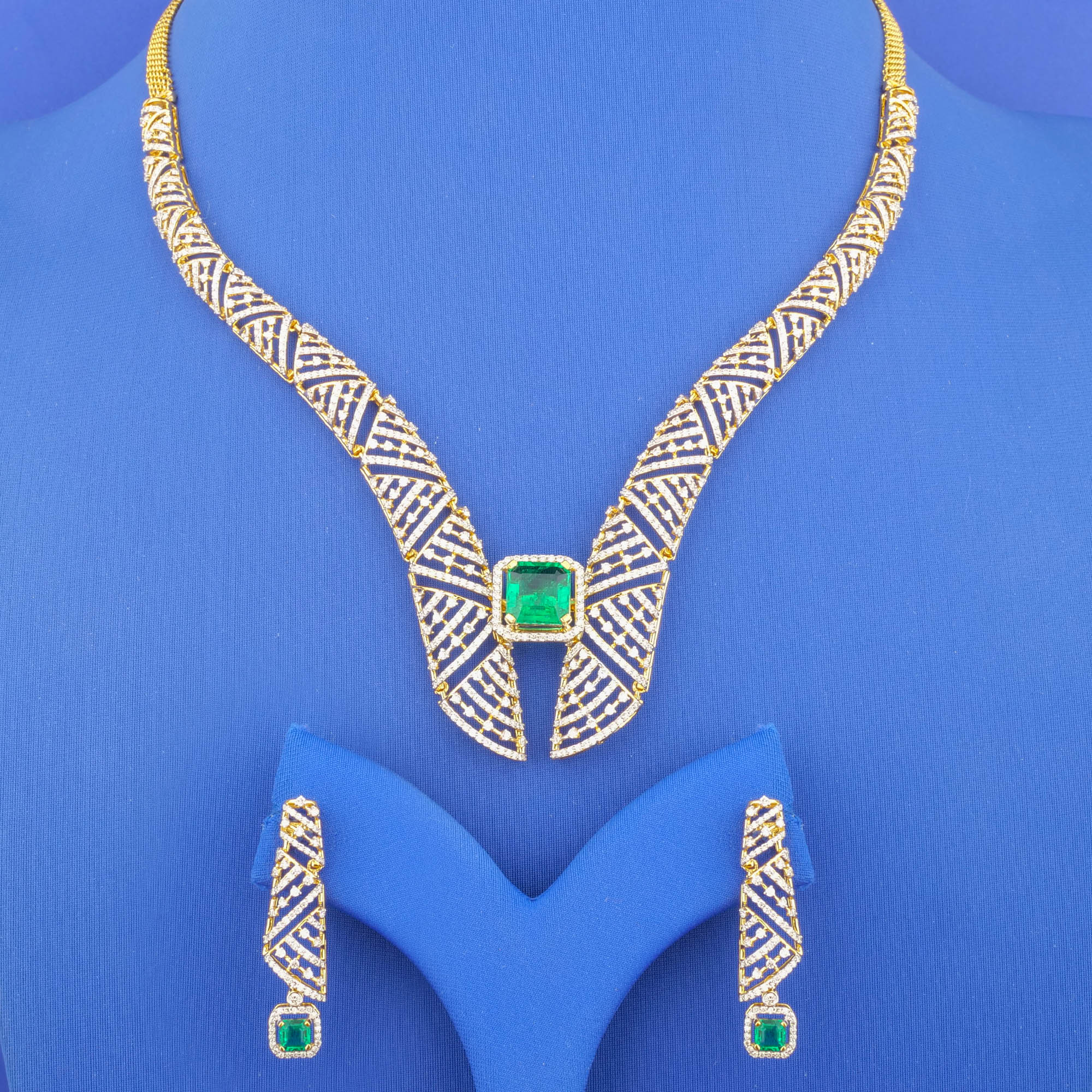 18K Yellow Gold Diamond Green Onyx Necklace and Earrings Set