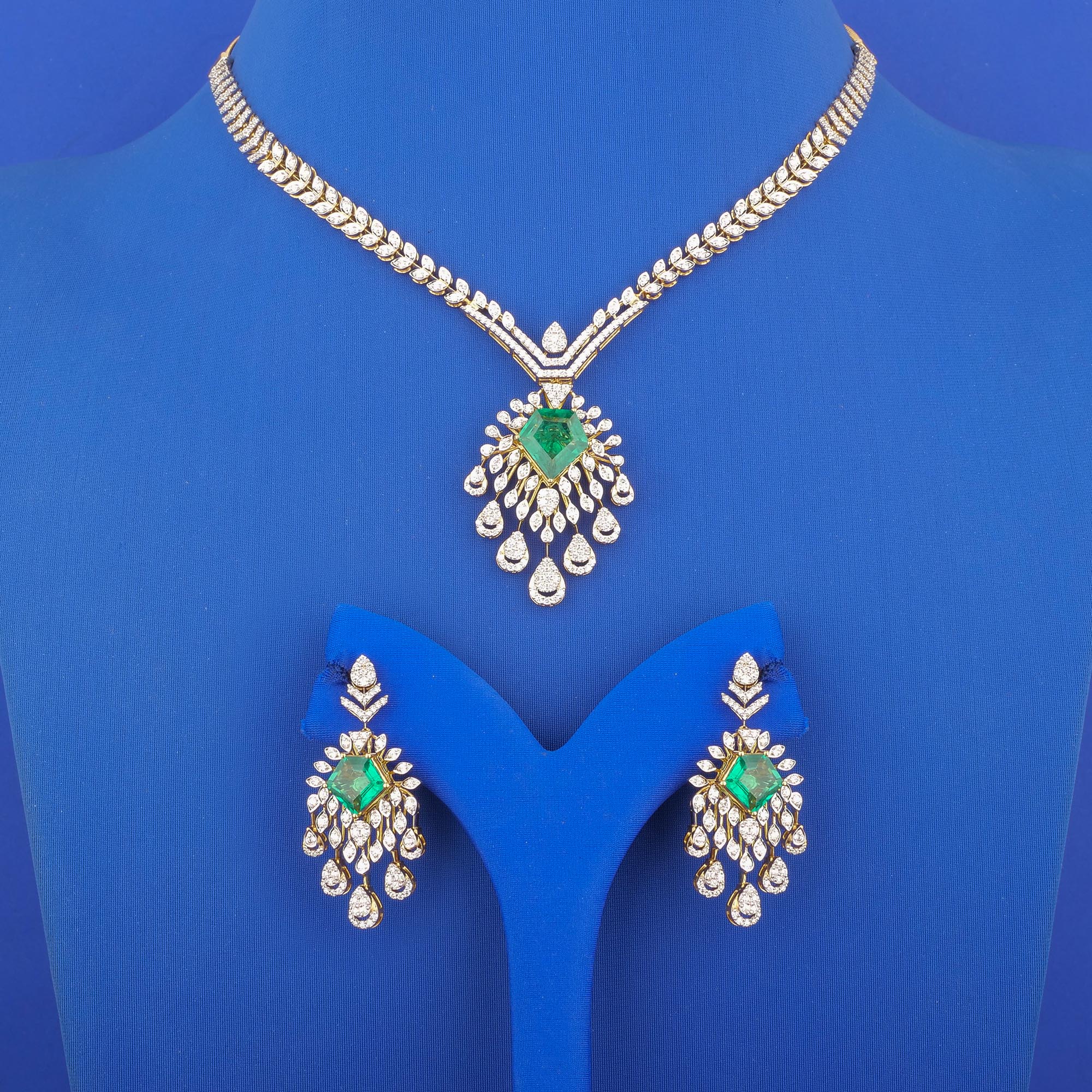 18K Yellow Gold Diamond Necklace and Earrings Set (Intchg.)