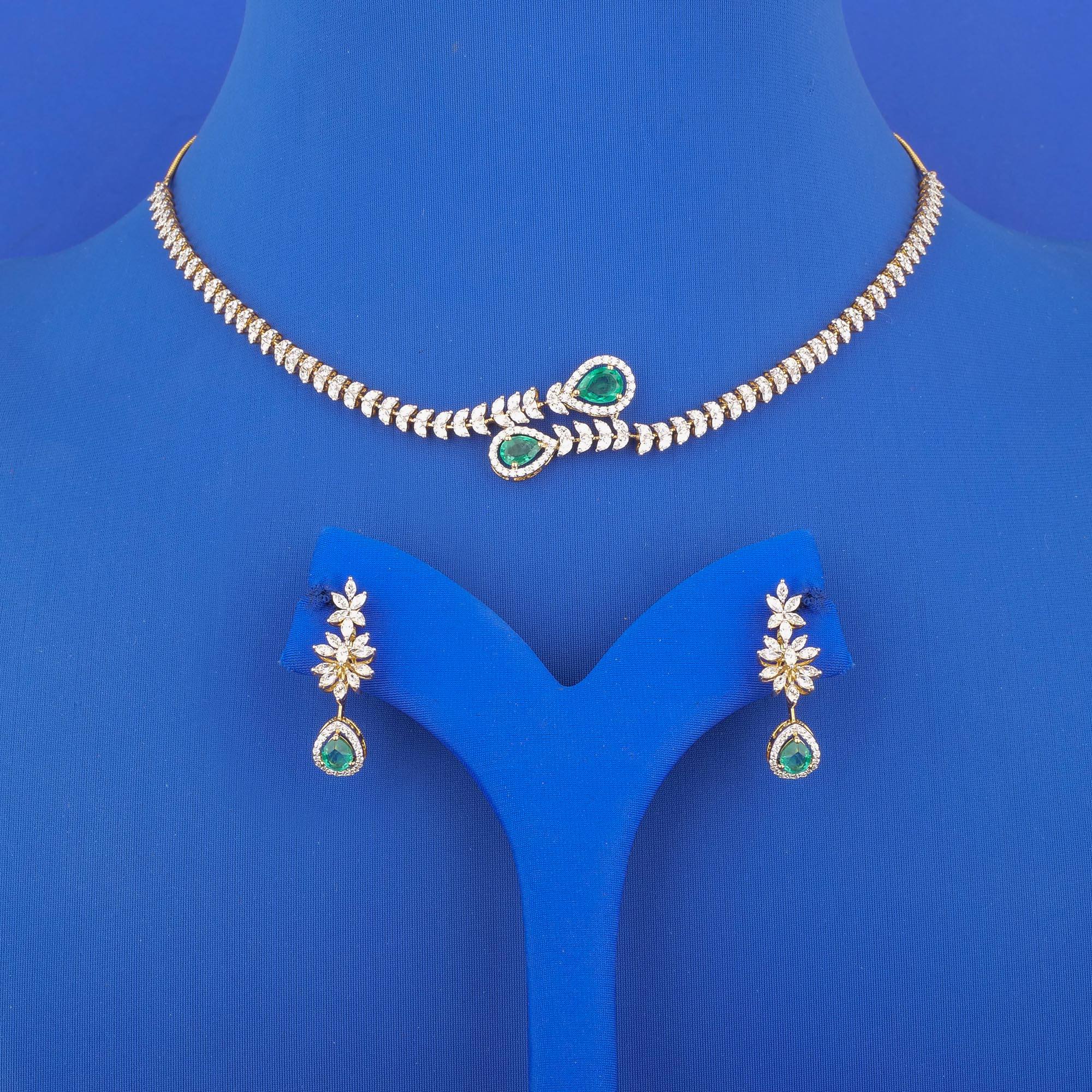 18K Yellow Gold Diamond Green Onyx Necklace and Earrings Set