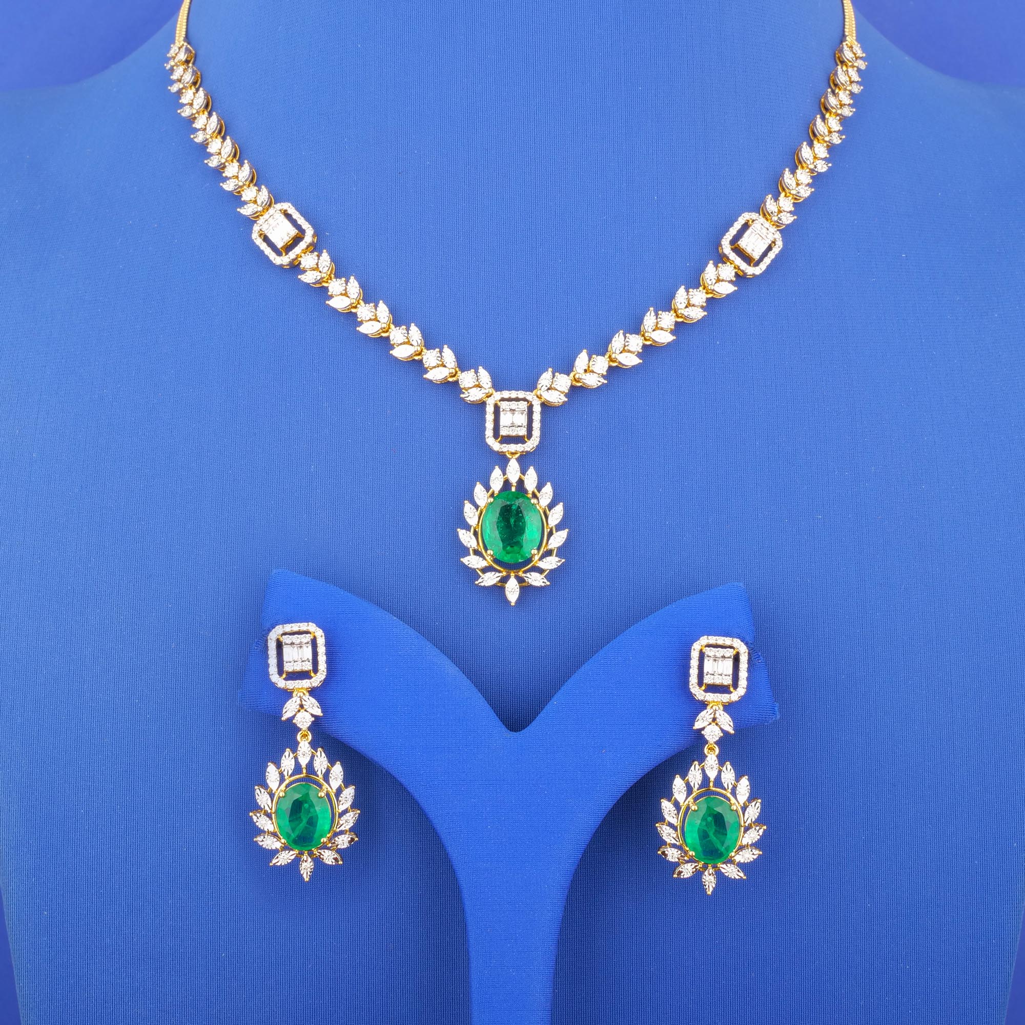 18K Yellow Gold Diamond Green Onyx Necklace and Earrings Set