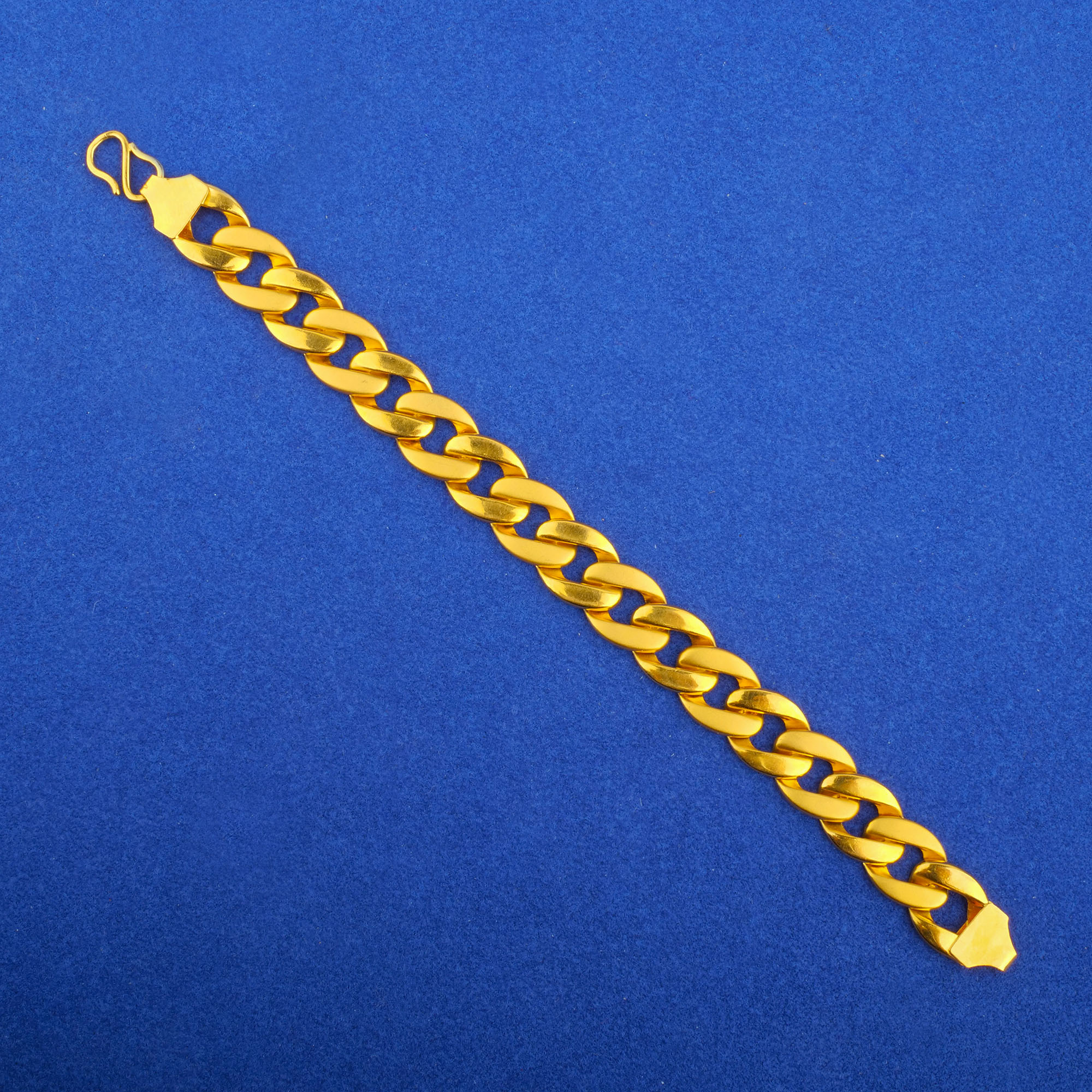 Twenty-Two Karat Gold 'C' Link Bracelet