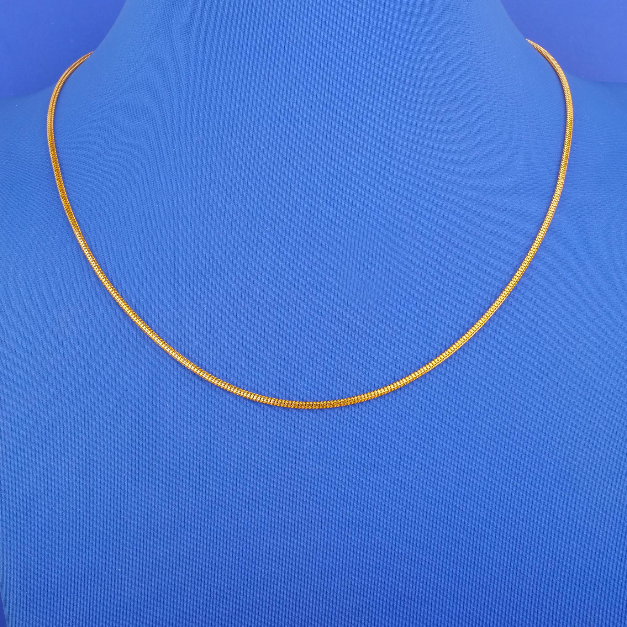 Twenty-Two Karat Two-Tone Gold Chain (v)