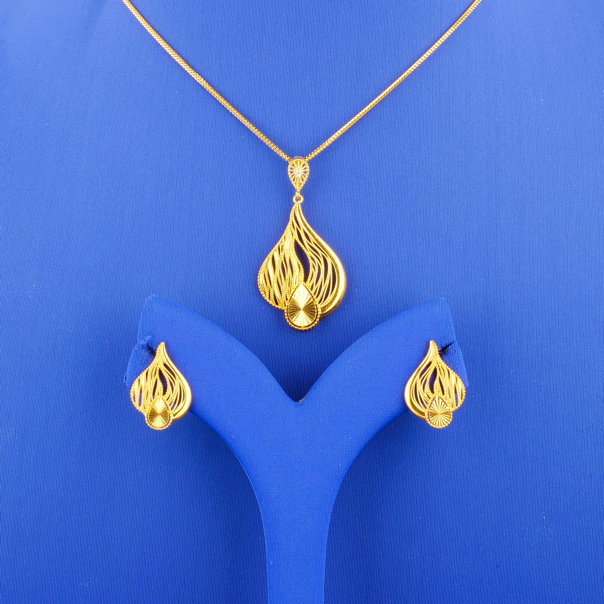 22K Gold Pendant and Earring Set (chain not included)