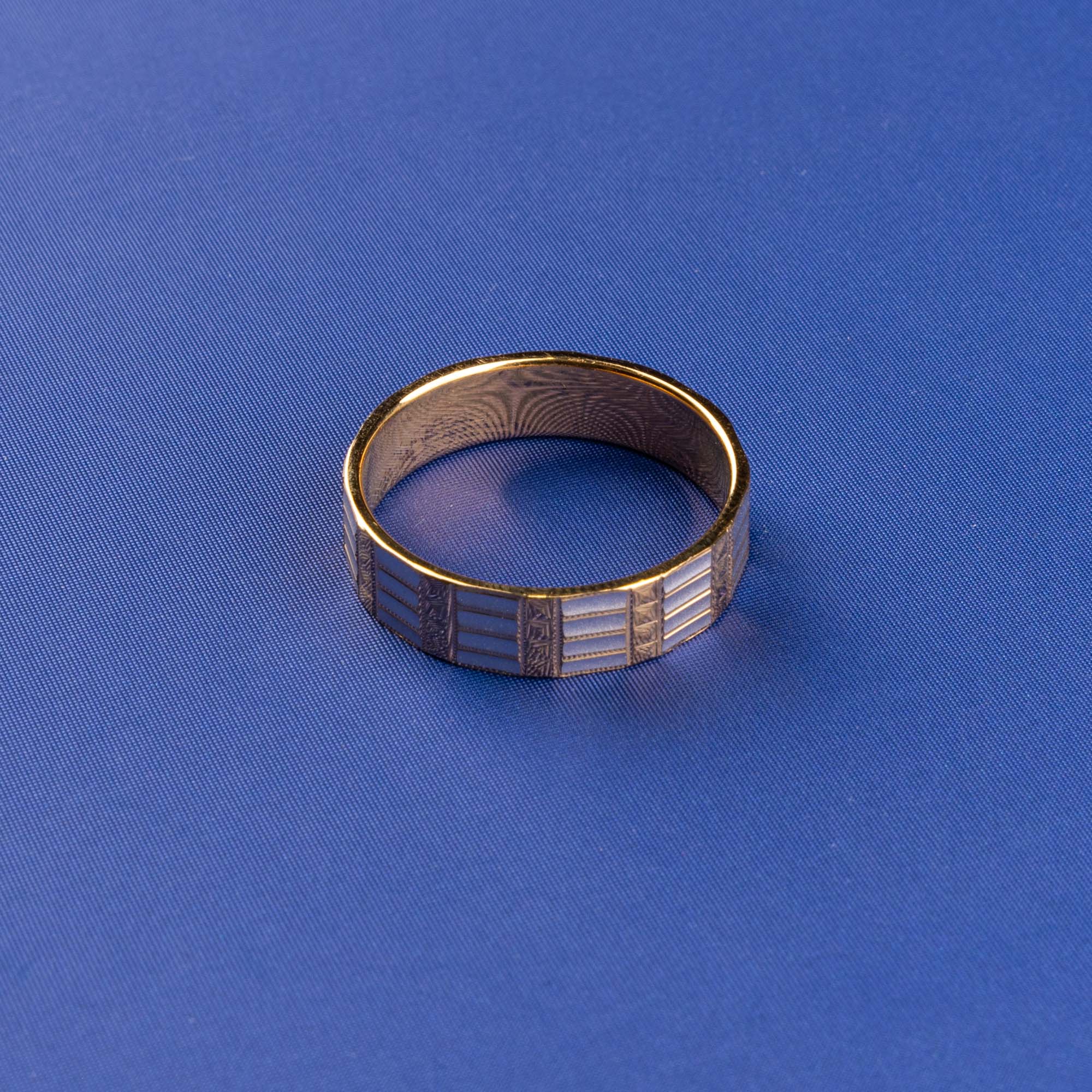 Enigmatic Two-Tone 22K Gold Band Ring