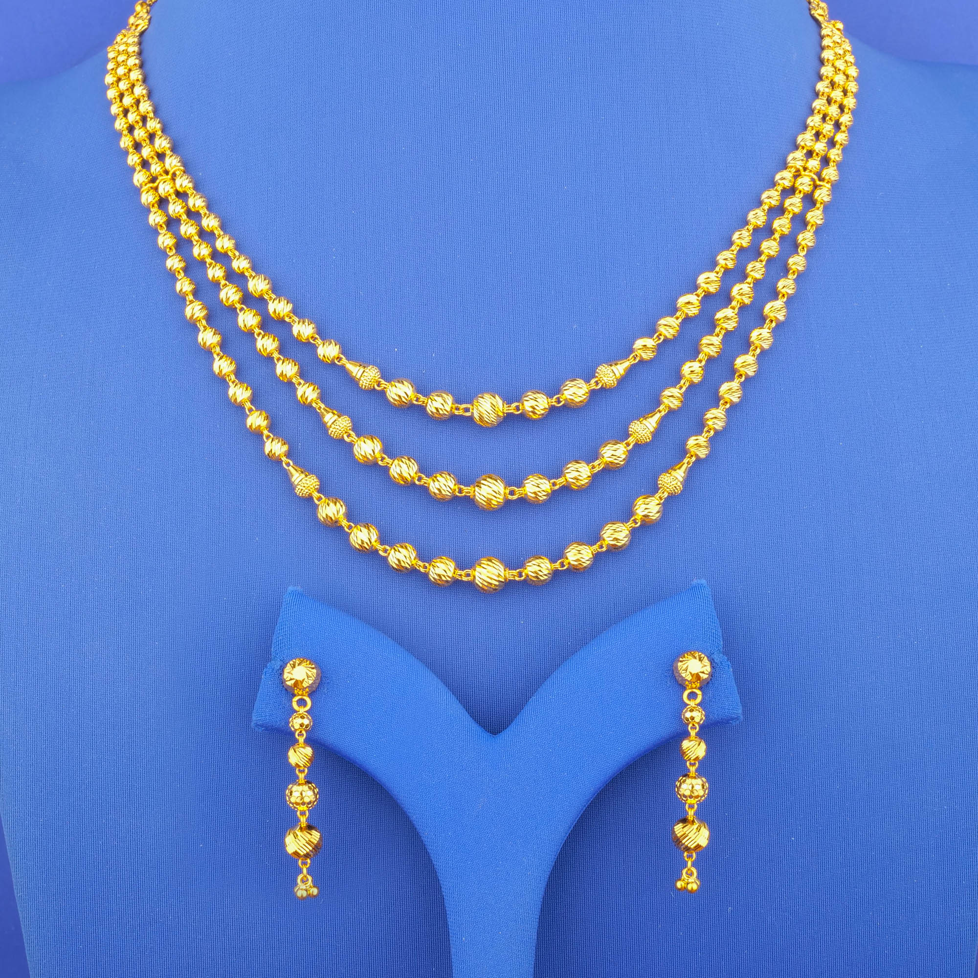 Twenty-Two Karat Gold 'Layered' Necklace and Earrings Set
