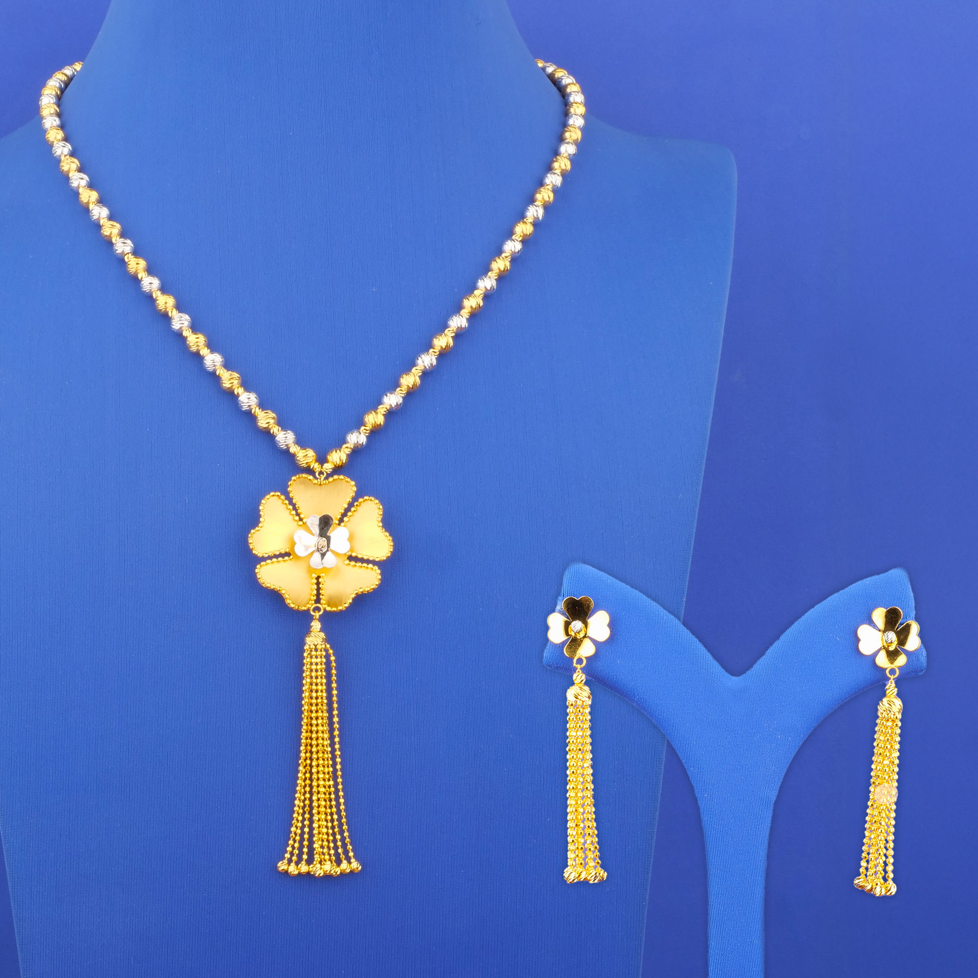 22K 'Fancy' Two-Tone Gold Necklace and Earrings Set (L)