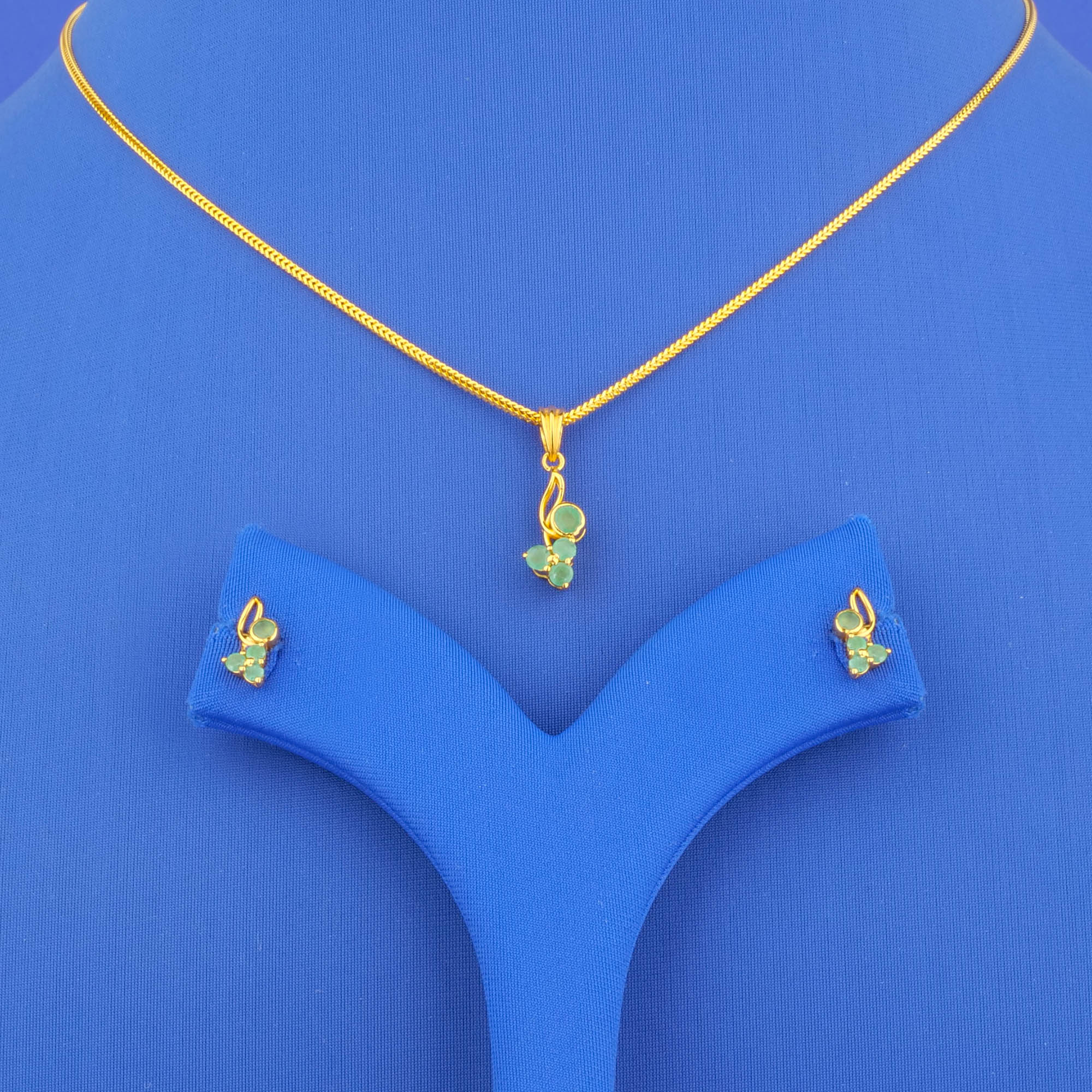 22K Gold Emerald Necklace and Earrings Set