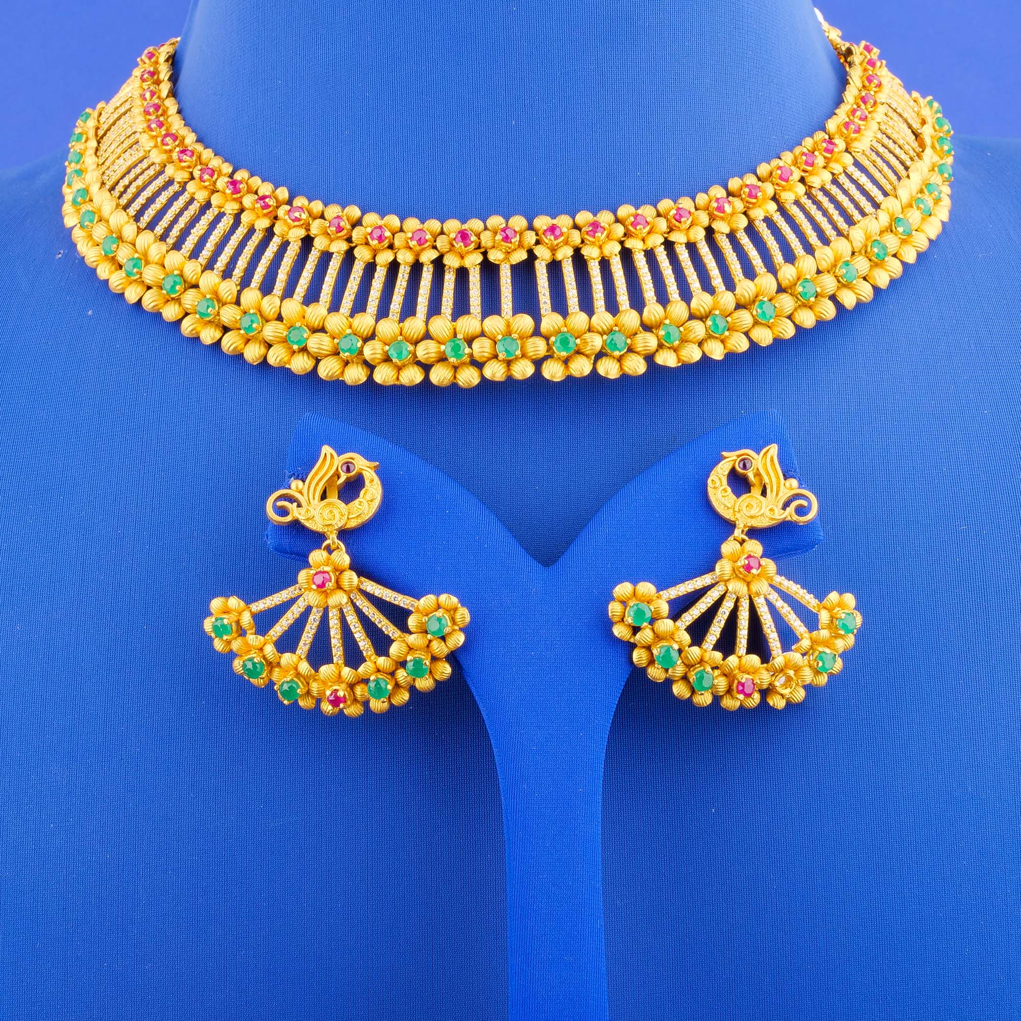 22K Gold 'Antique' Necklace and Earring Set