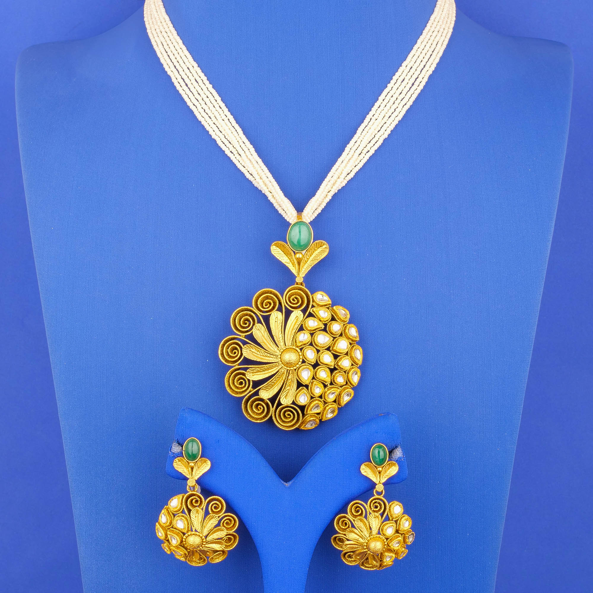 22K 'Antique' Kundan Pendant and Earring set