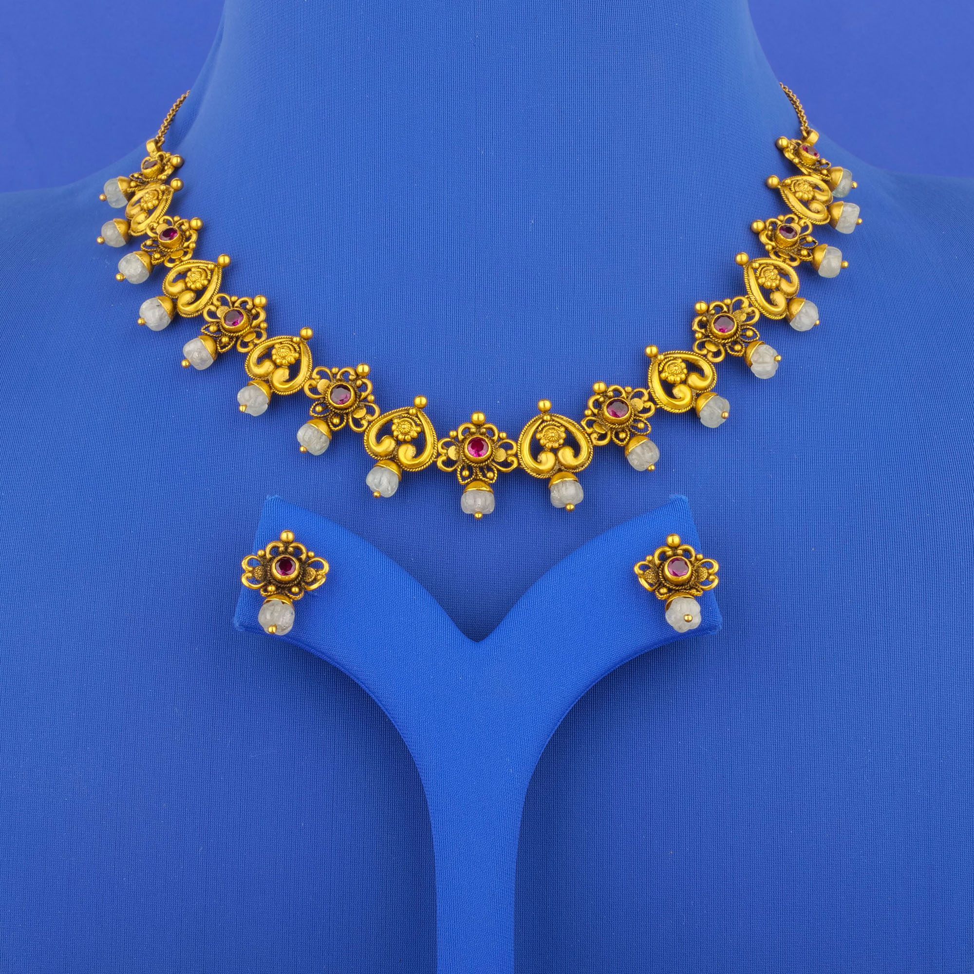 22K 'Antique' Jade Necklace and Earrings Set