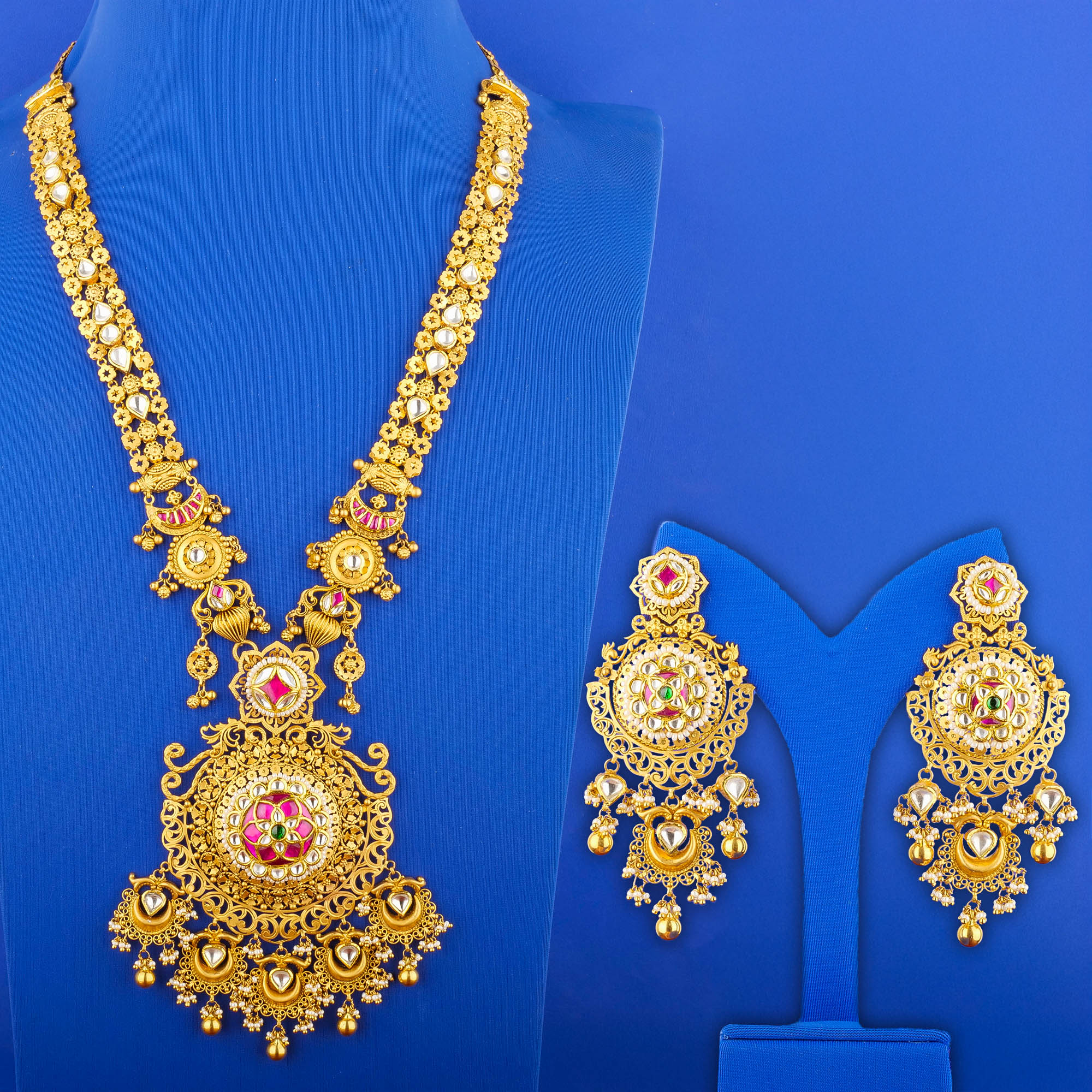 22K 'Antique' Kundan Stones Necklace and Earrings Set