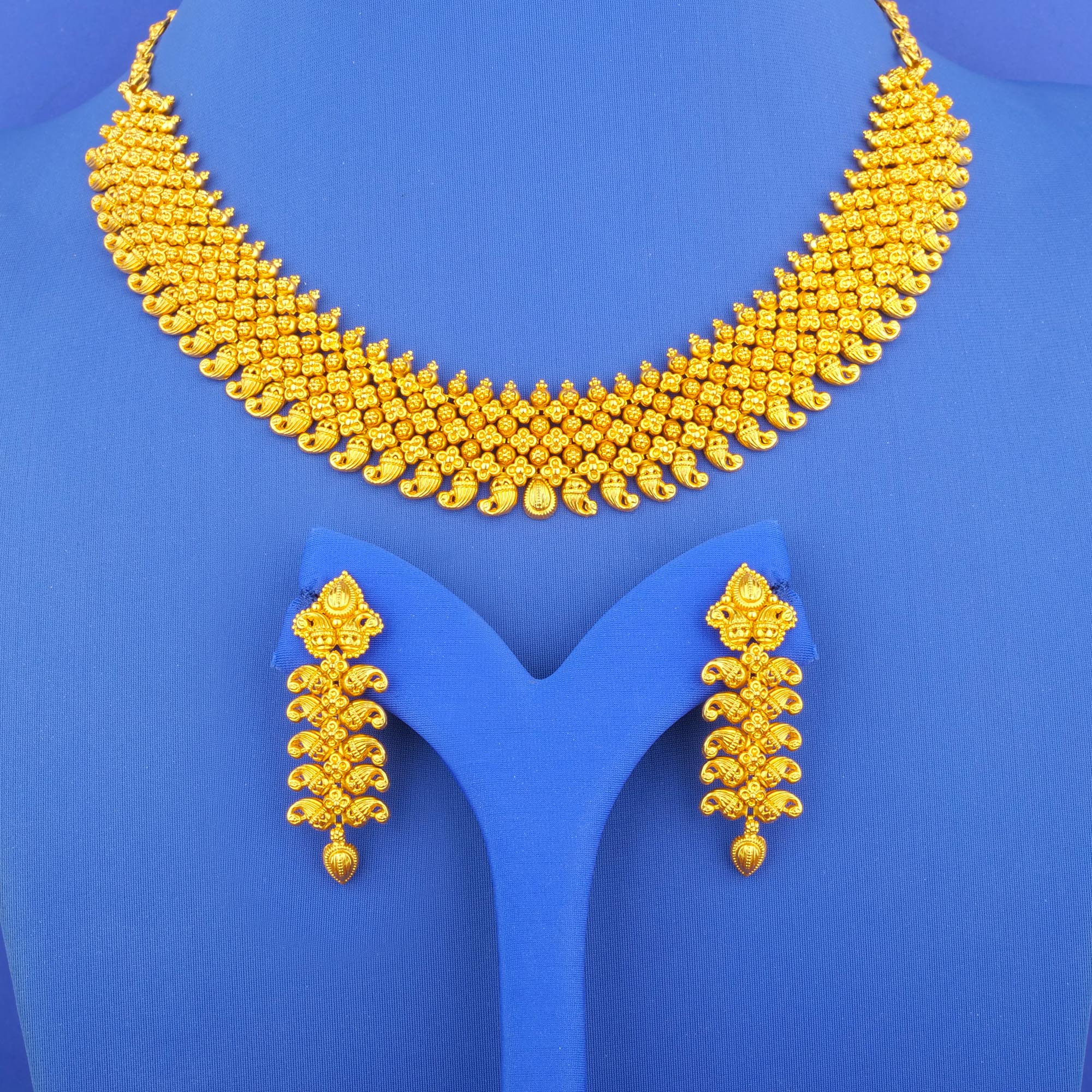 22K 'Antique' Gold Necklace and Earrings Set