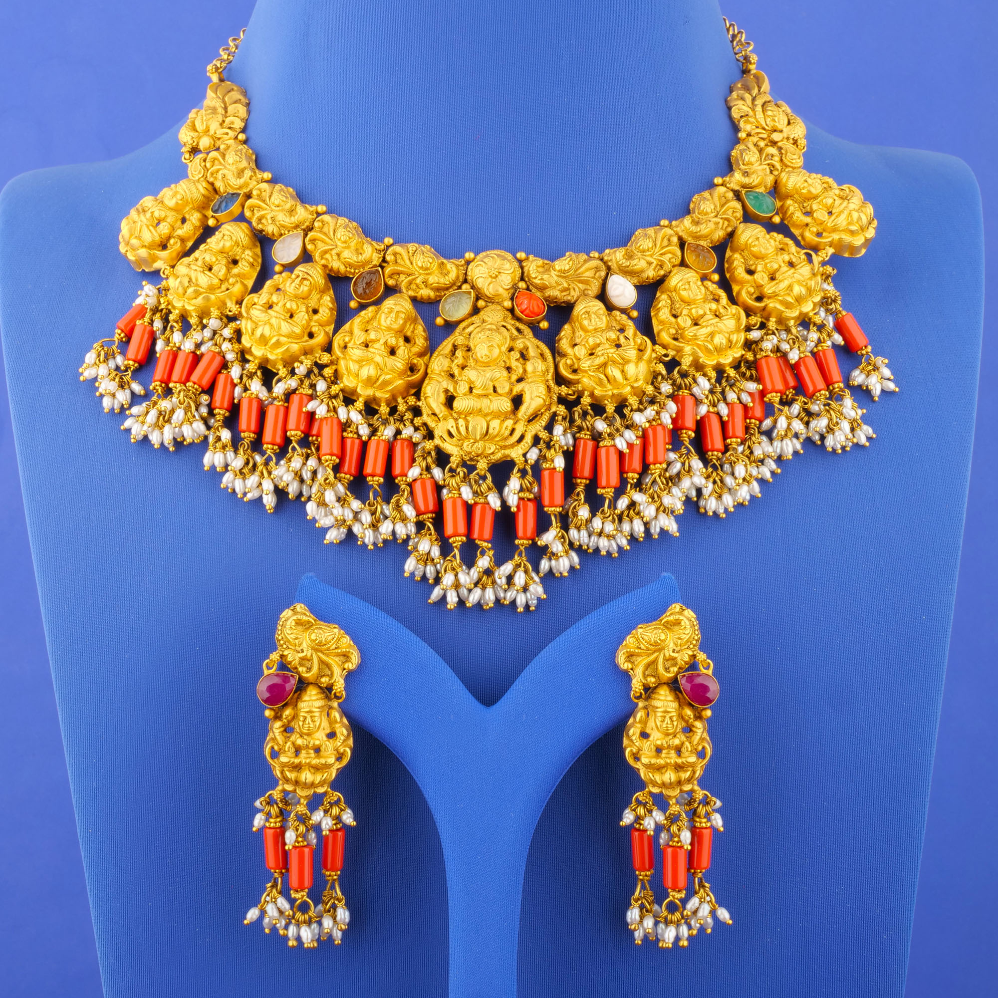 Twenty-Two Karat Gold 'Antique' Necklace and Earrings Set